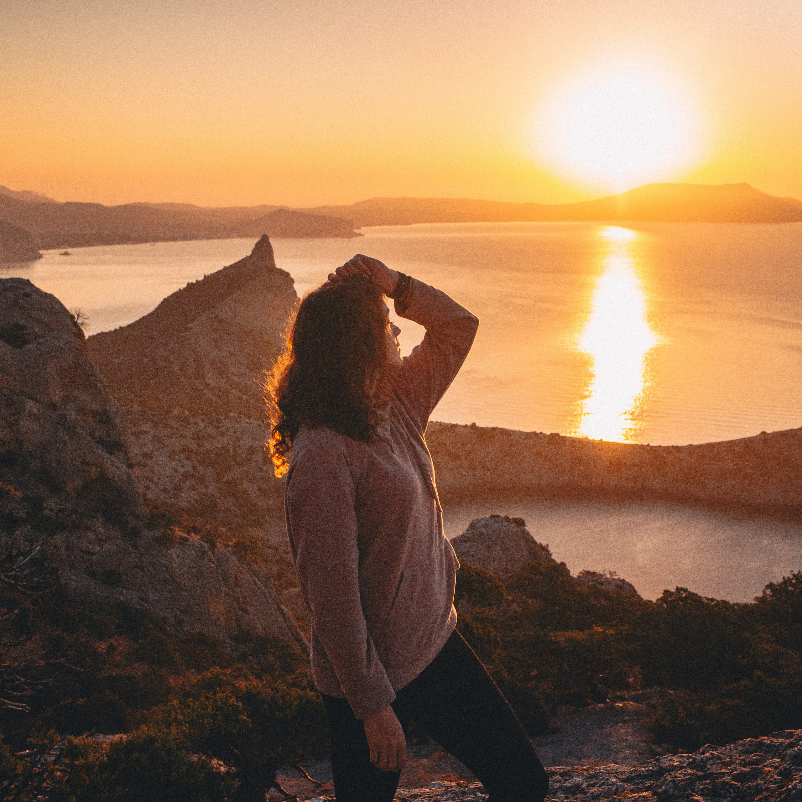 Рассвет на пике Космос. Валерия Вдовина | атмосферные фото-путешествия по Крыму