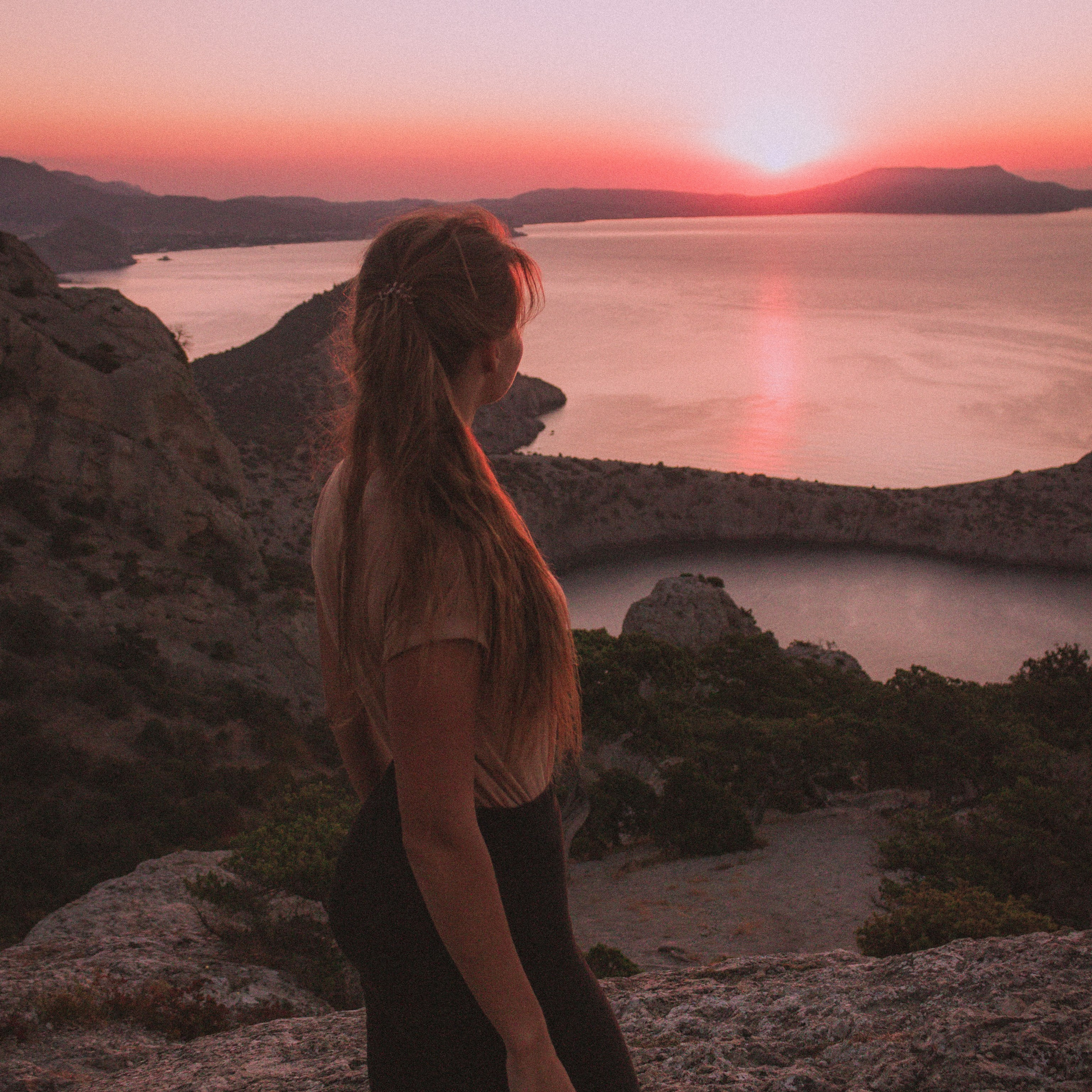 Рассвет на пике Космос. Валерия Вдовина | атмосферные фото-путешествия по Крыму