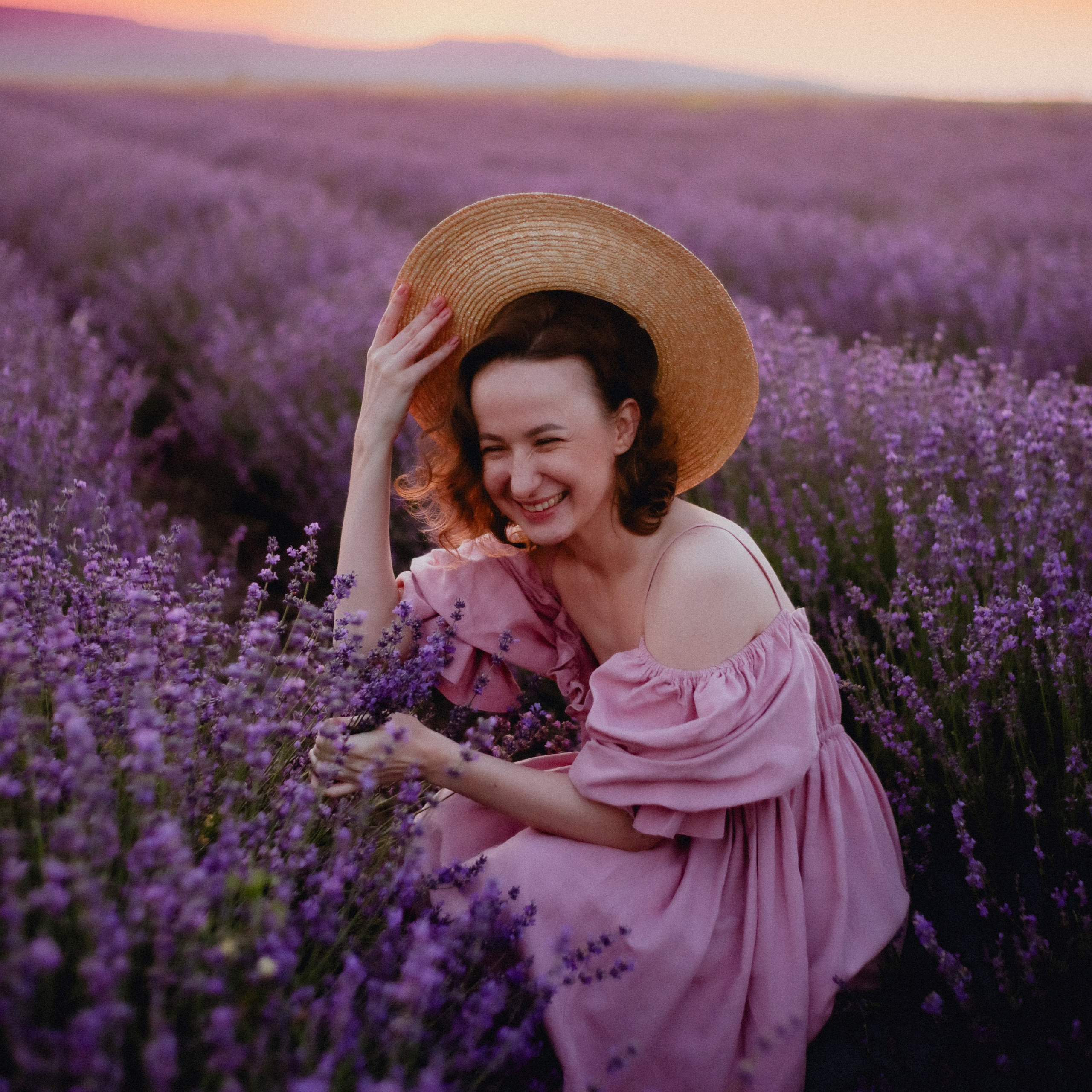 Поле лаванды на рассвете. Валерия Вдовина | атмосферные фото-путешествия по Крыму