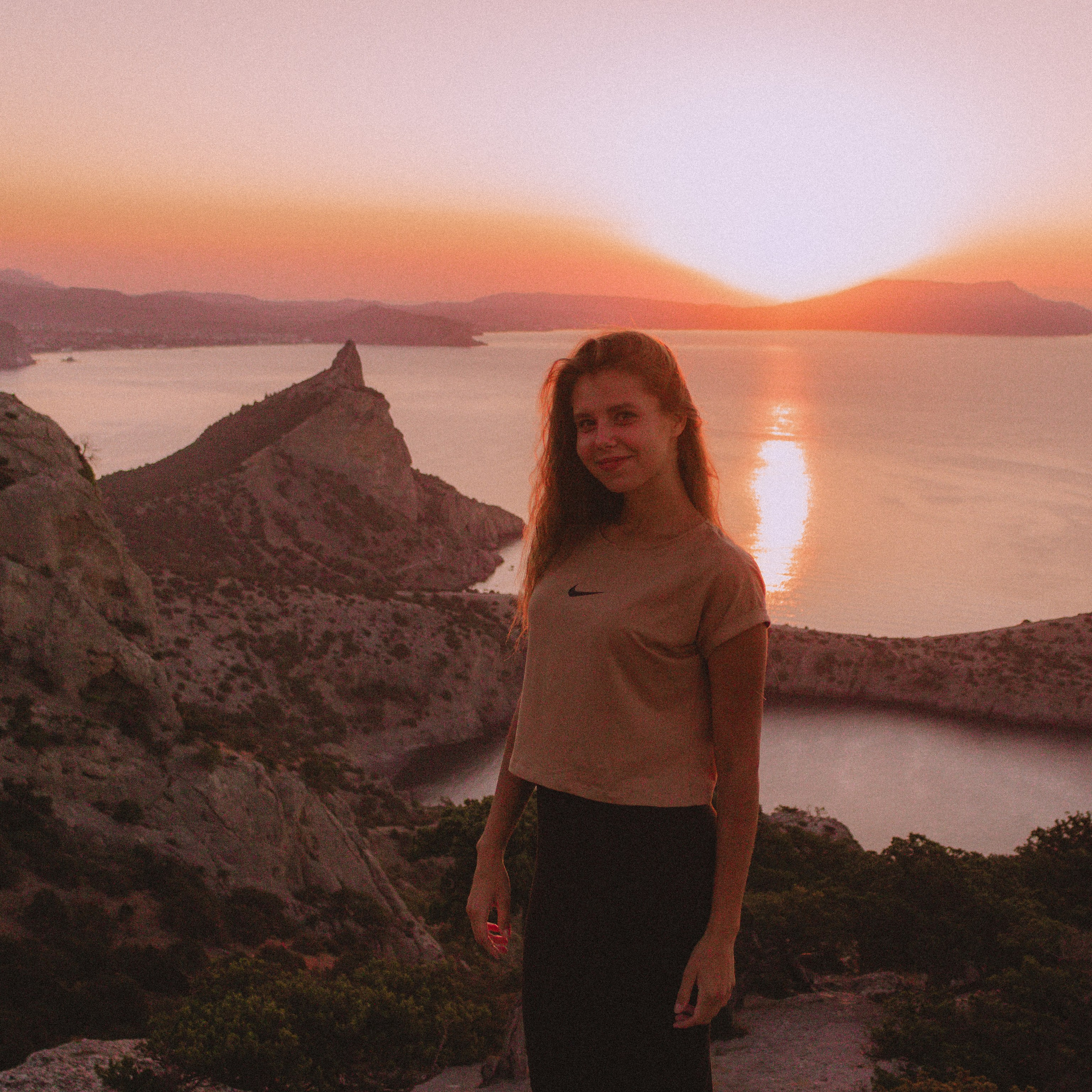 Рассвет на пике Космос. Валерия Вдовина | атмосферные фото-путешествия по Крыму