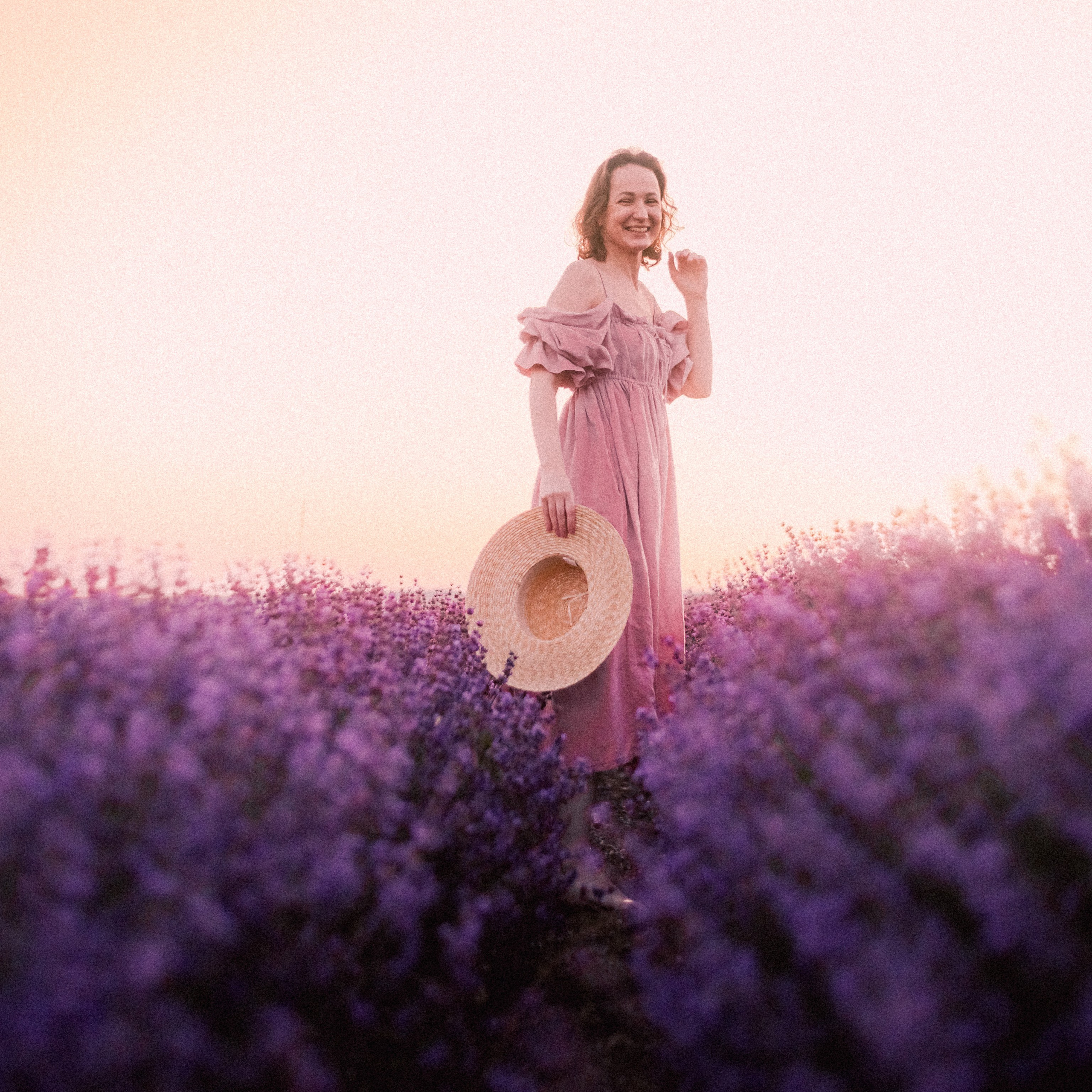 Поле лаванды на рассвете. Валерия Вдовина | атмосферные фото-путешествия по Крыму