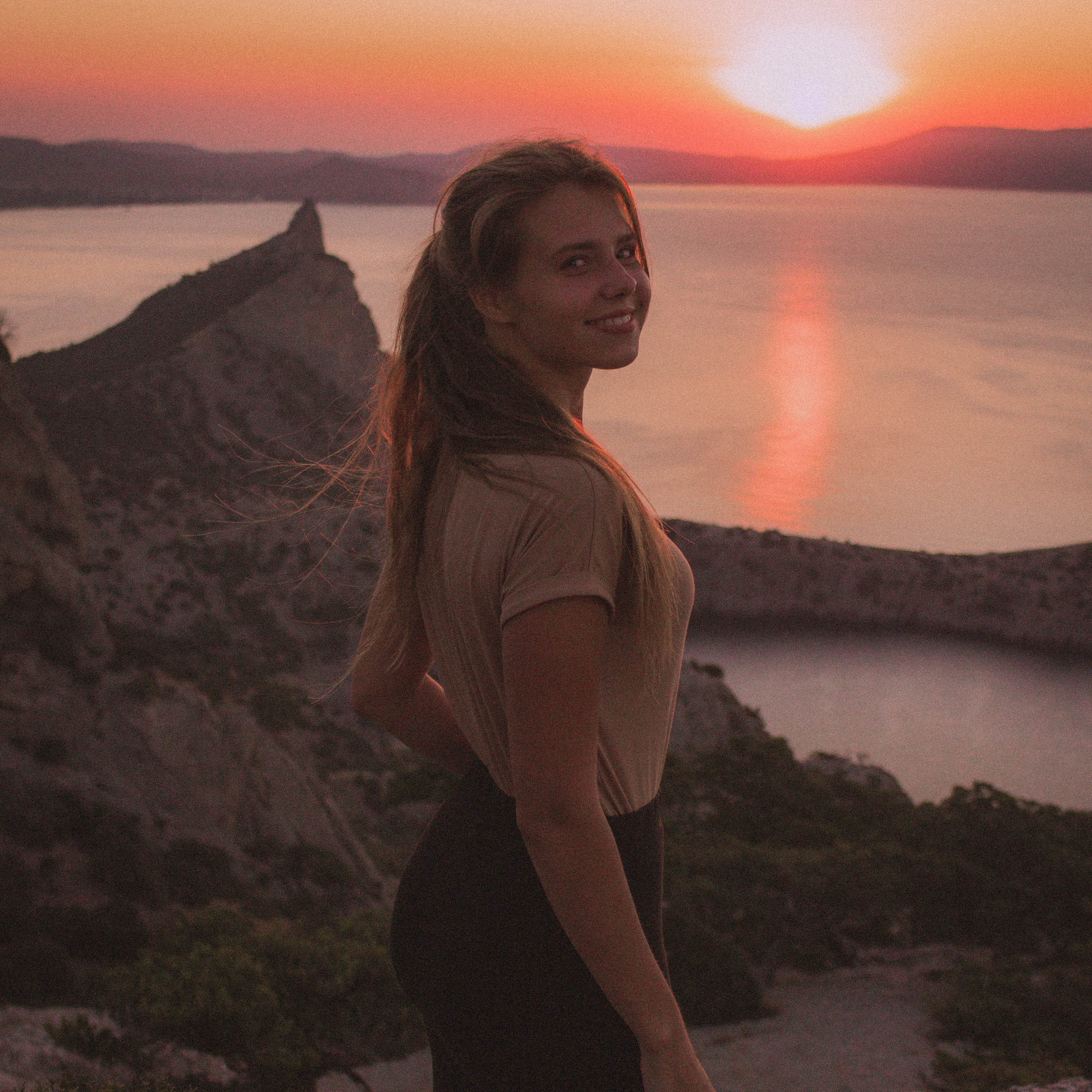 Рассвет на пике Космос. Валерия Вдовина | атмосферные фото-путешествия по Крыму