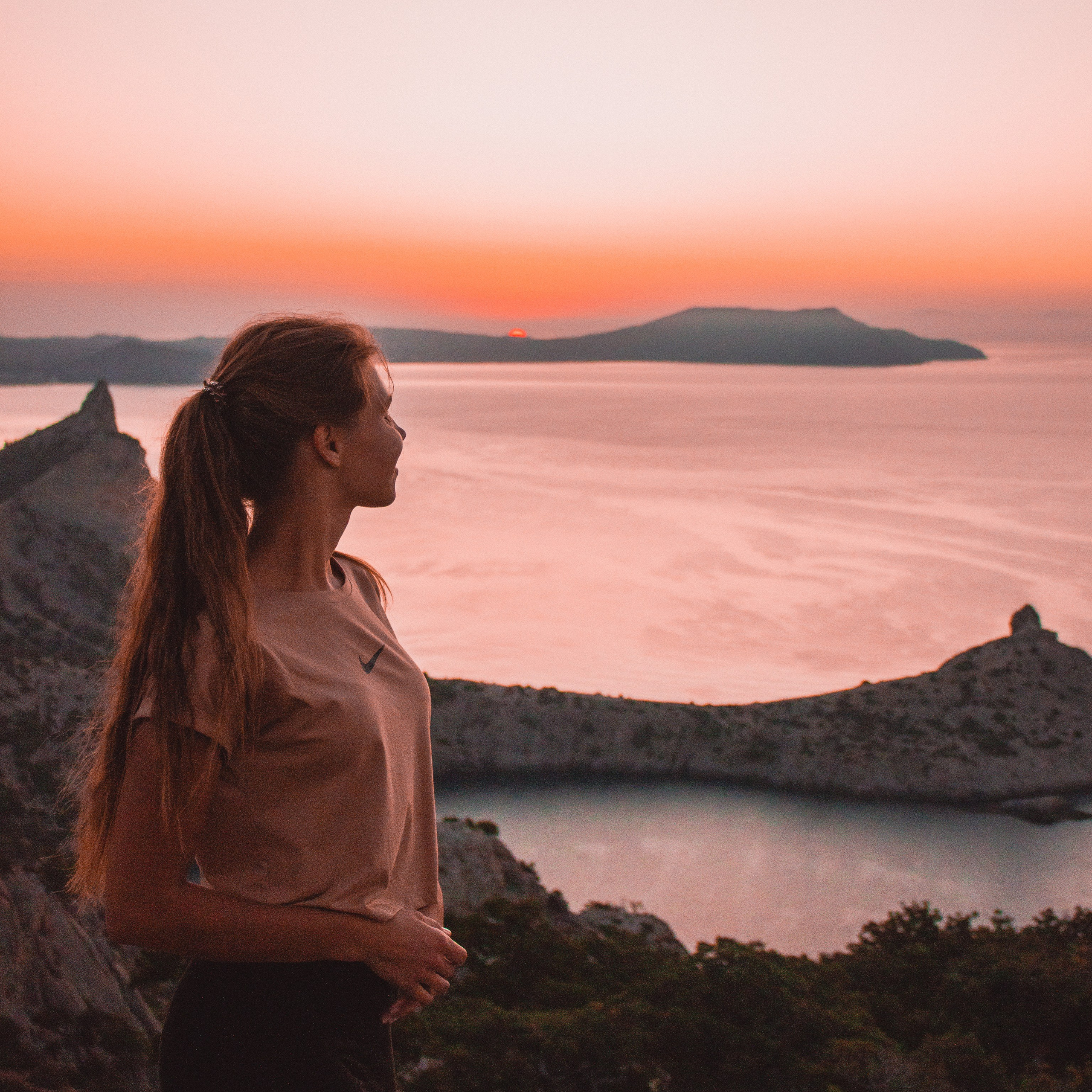 Рассвет на пике Космос. Валерия Вдовина | атмосферные фото-путешествия по Крыму