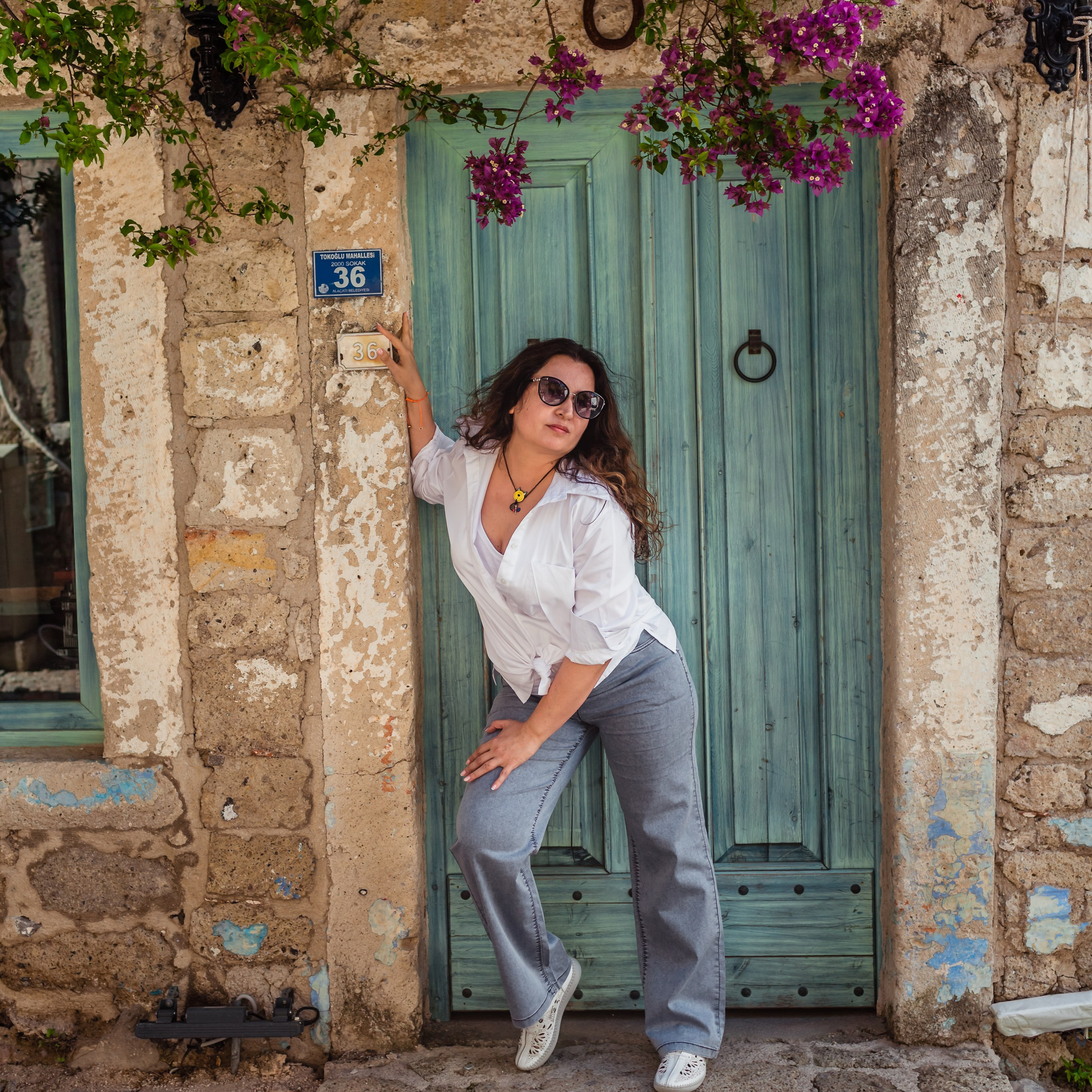 Photo session for tourists in Alacati, Cesme
