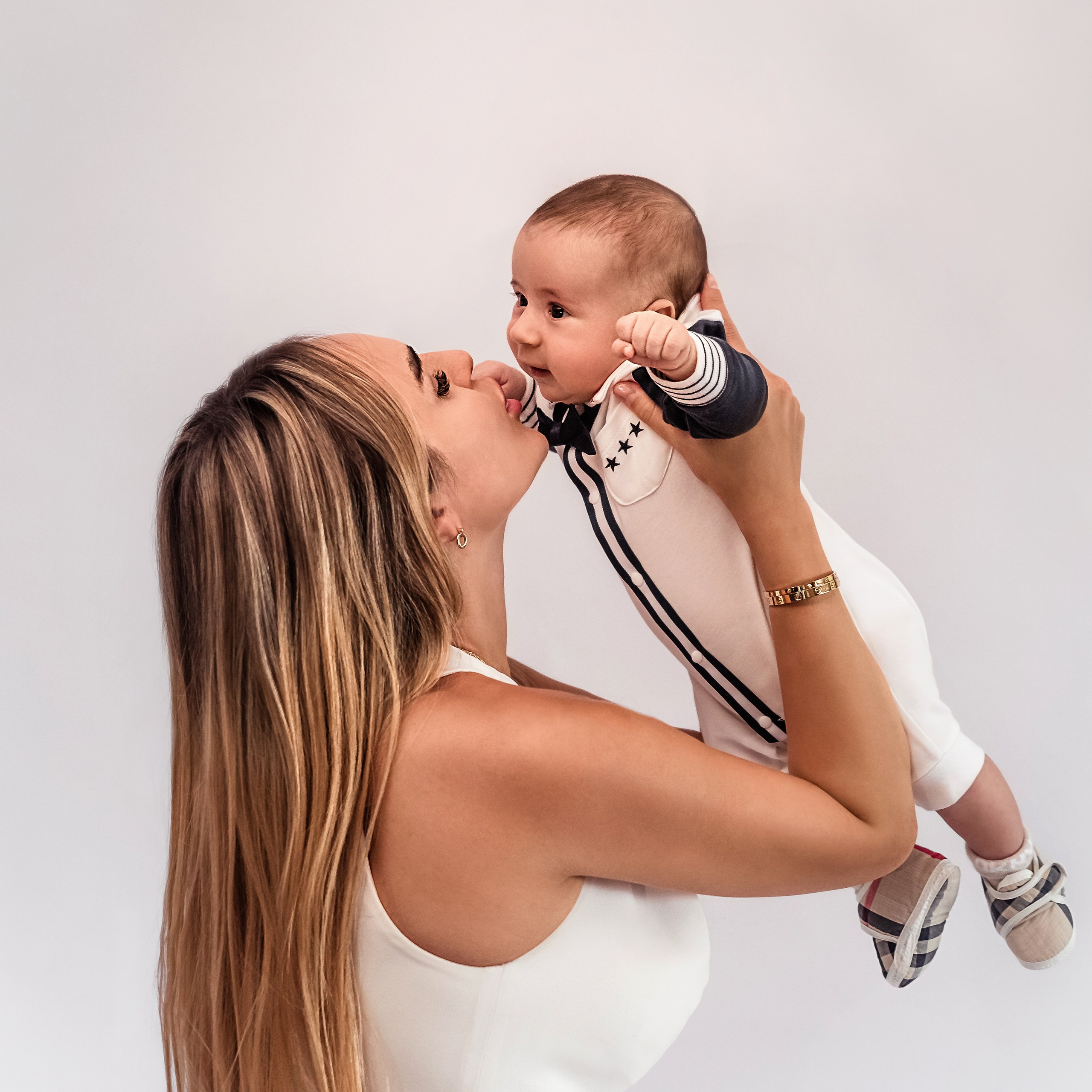 Photo session with three-month-old baby. Professional family and children’s photographer in Izmir Irina Eron