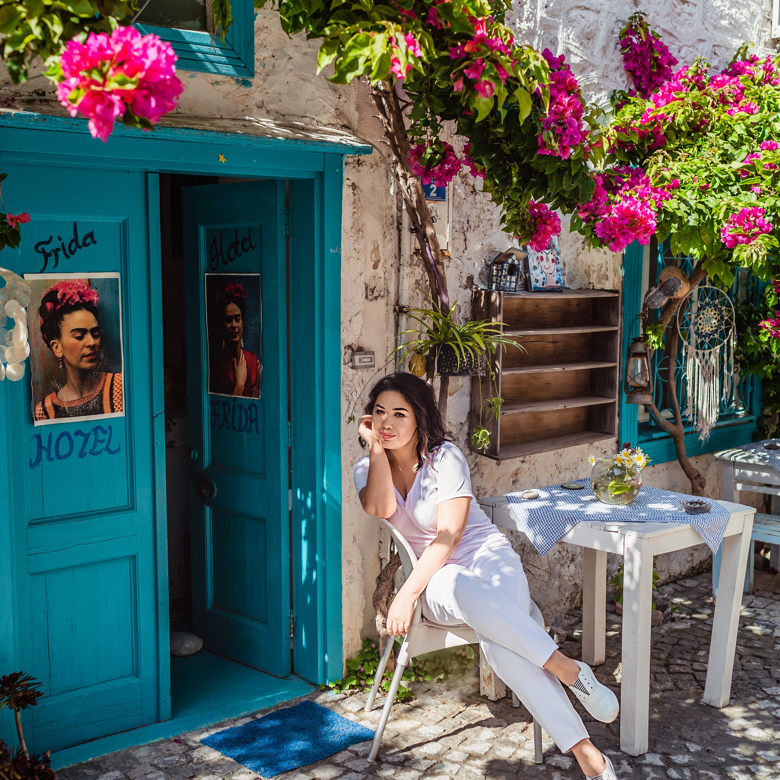 Photo session for tourists in Alacati, Cesme