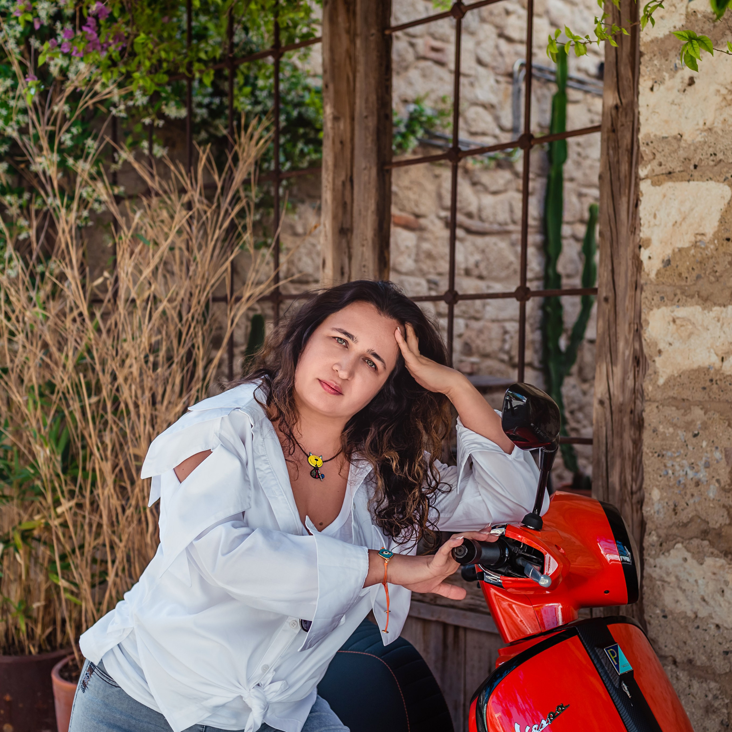 Photo session for tourists in Alacati, Cesme