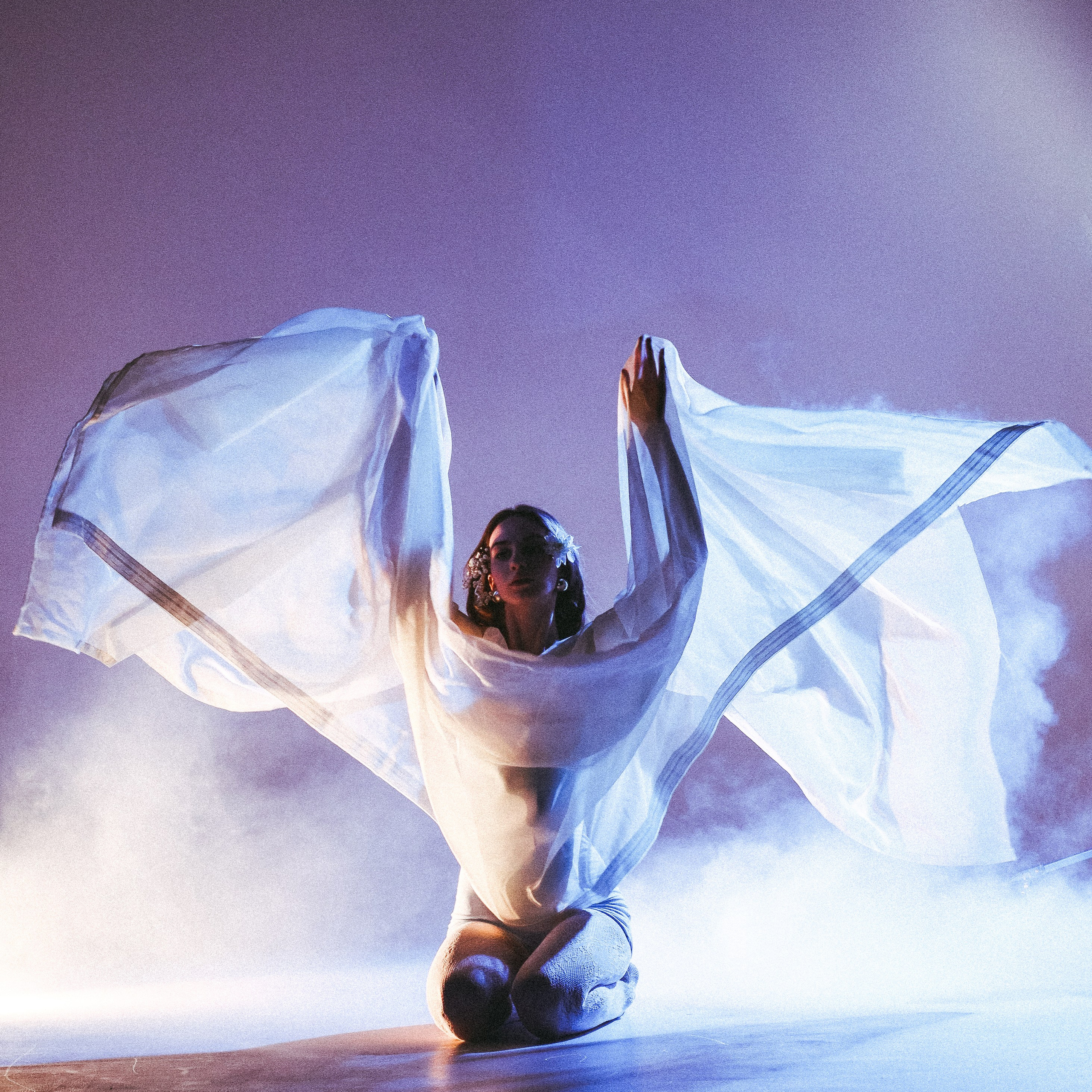 Творческая фотосессия в студии с цветным светом rgb во Владивостоке. Фотограф и видеограф во Владивостоке Анна Шиманская