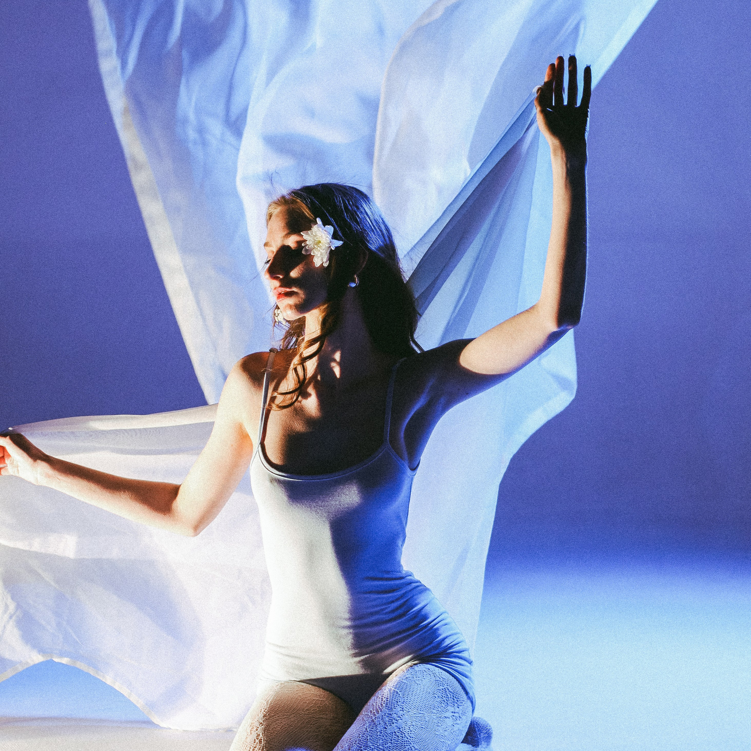 Творческая фотосессия в студии с цветным светом rgb во Владивостоке. Фотограф и видеограф во Владивостоке Анна Шиманская