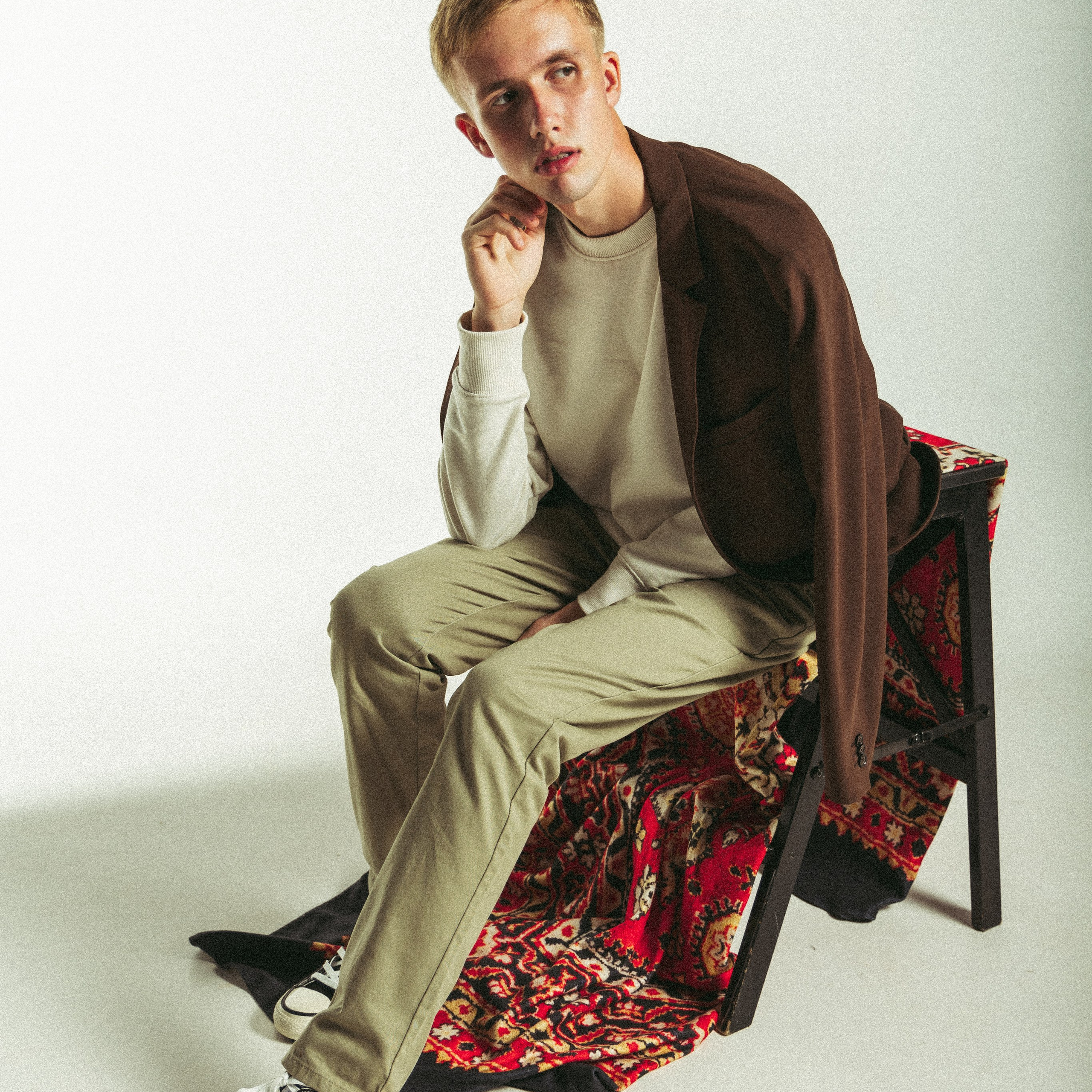 Творческая студийная фотосессия с ковром. Фотограф и видеограф во Владивостоке Анна Шиманская