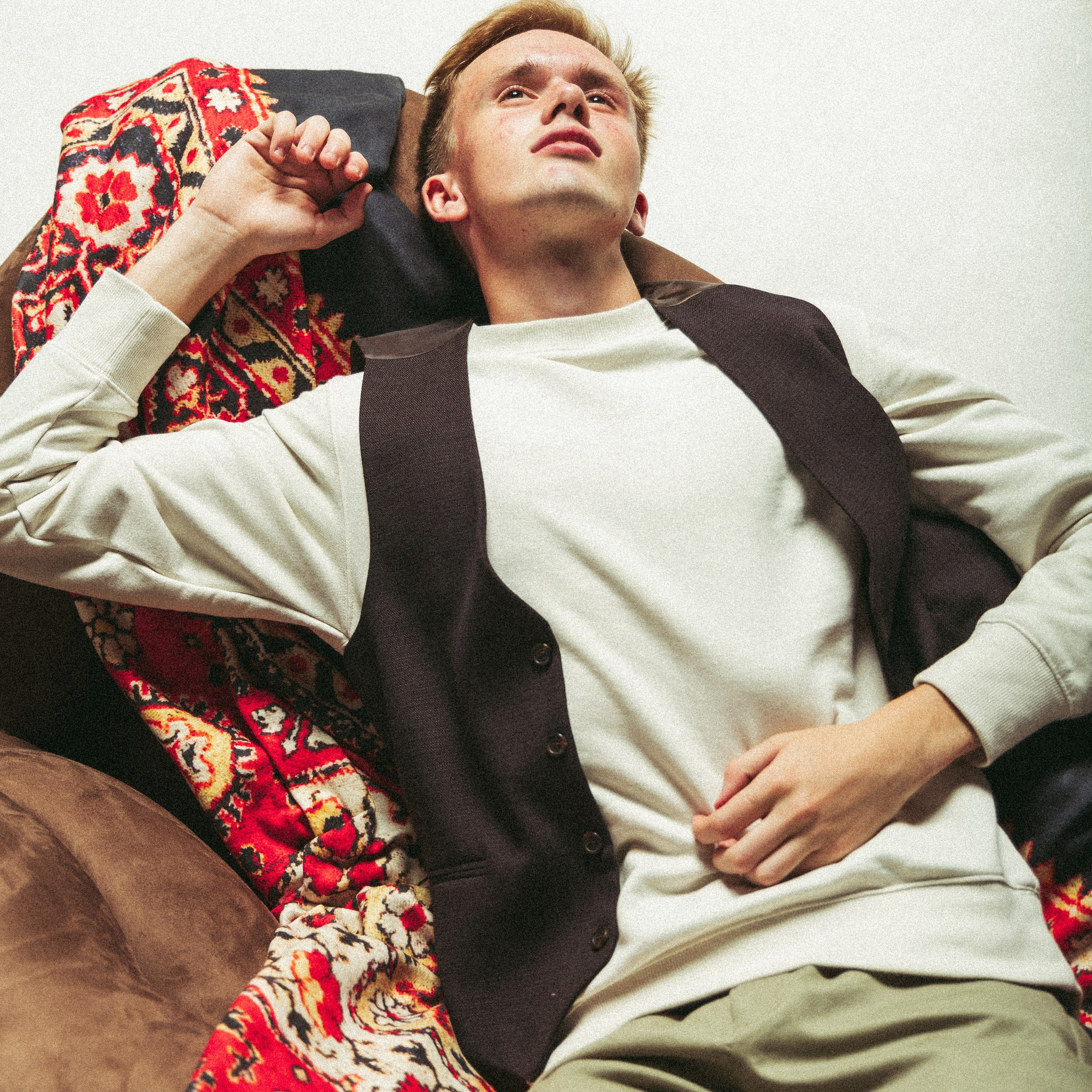 Творческая студийная фотосессия с ковром. Фотограф и видеограф во Владивостоке Анна Шиманская