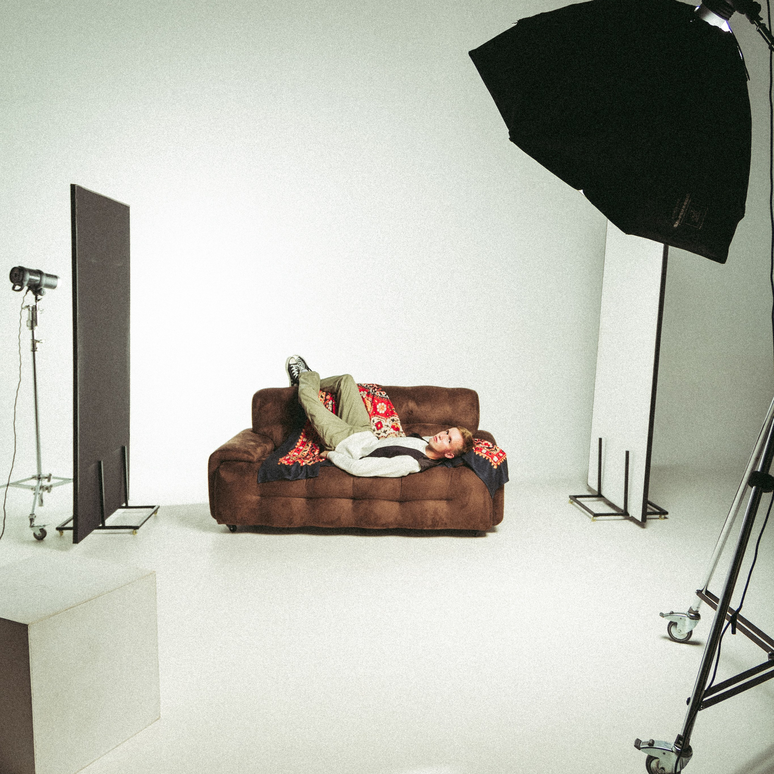 Творческая студийная фотосессия с ковром. Фотограф и видеограф во Владивостоке Анна Шиманская