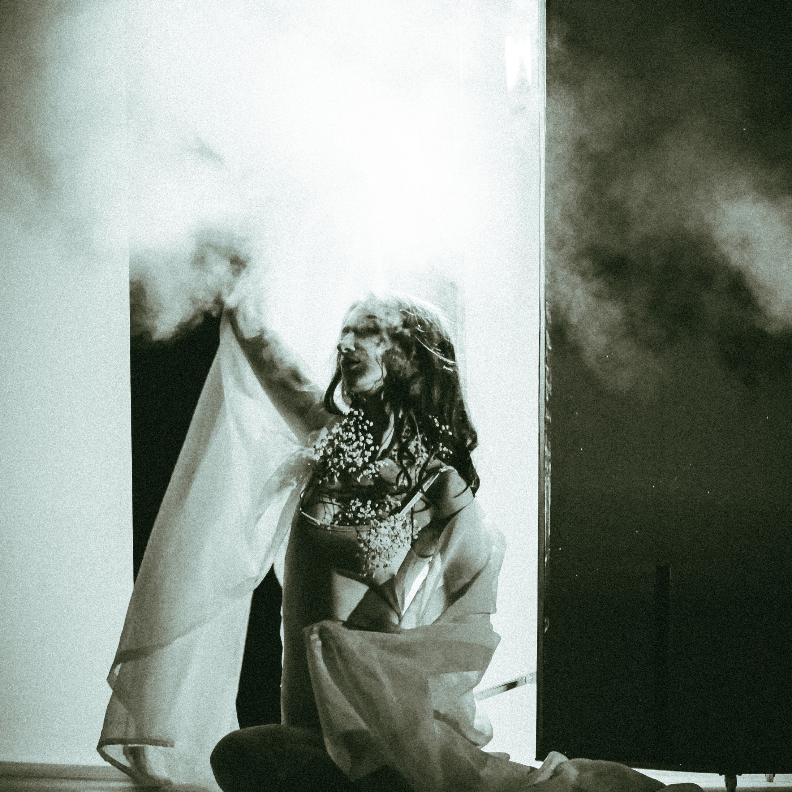 Творческая фотосессия в студии с цветным светом rgb во Владивостоке. Фотограф и видеограф во Владивостоке Анна Шиманская