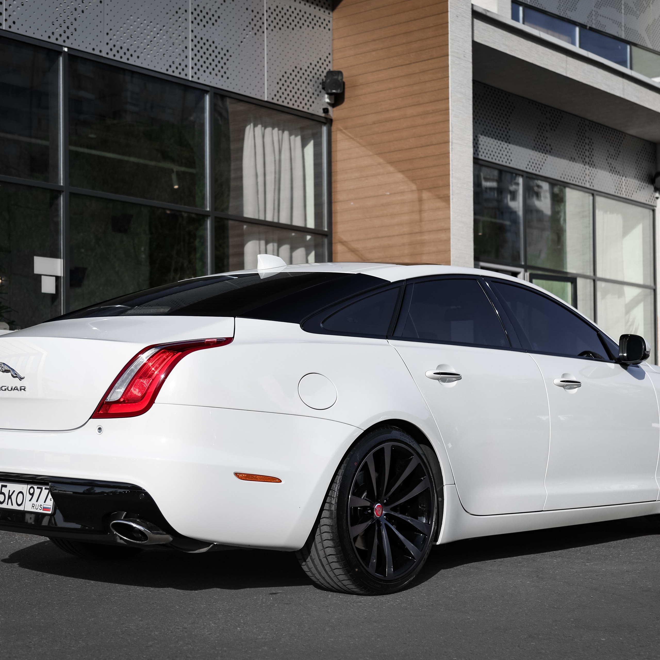 2017 JAGUAR XJ