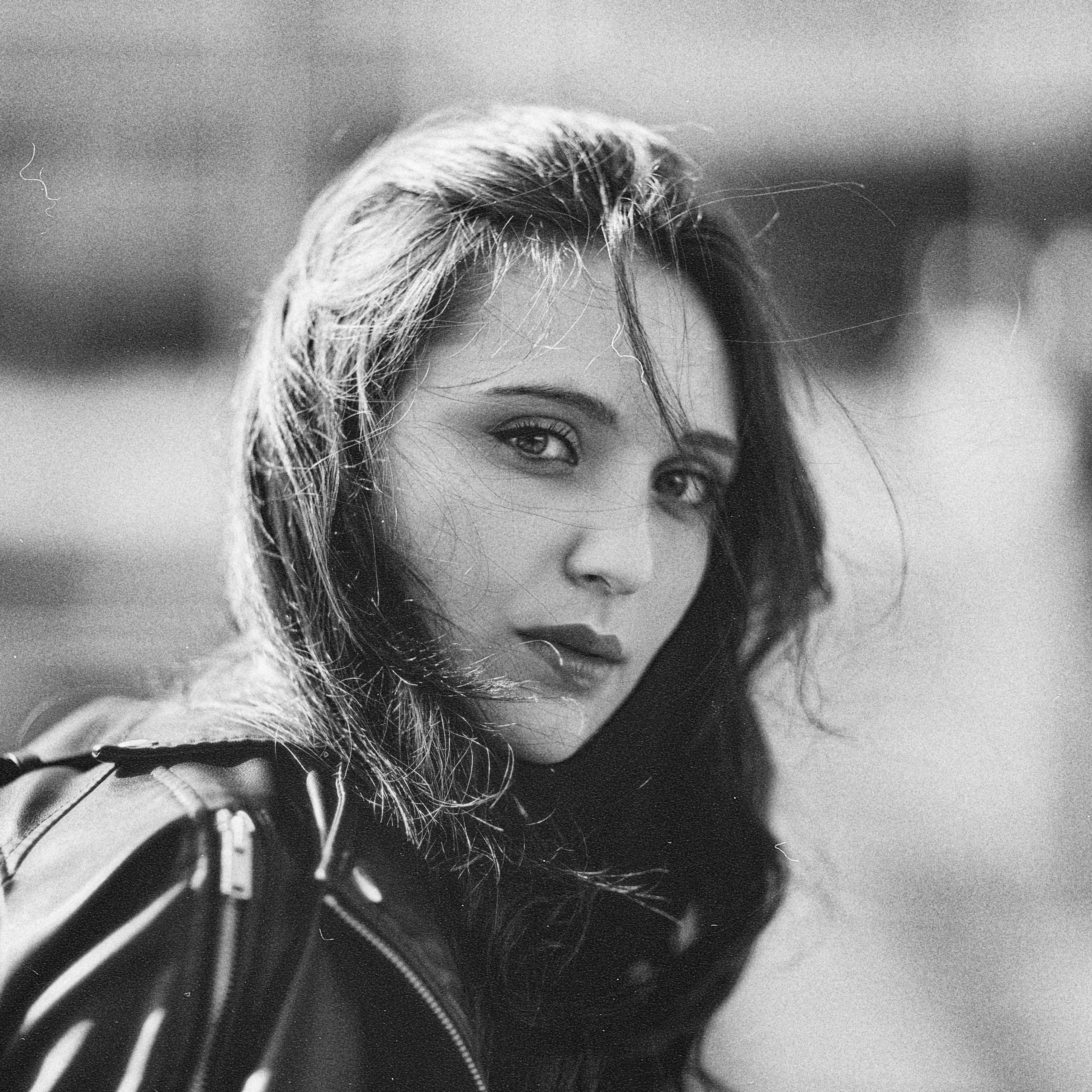 Фотограф Мыльников Павел,снимаю портреты в СПб и также возможен выезд в другие города. https://mylnikov-paul.com/