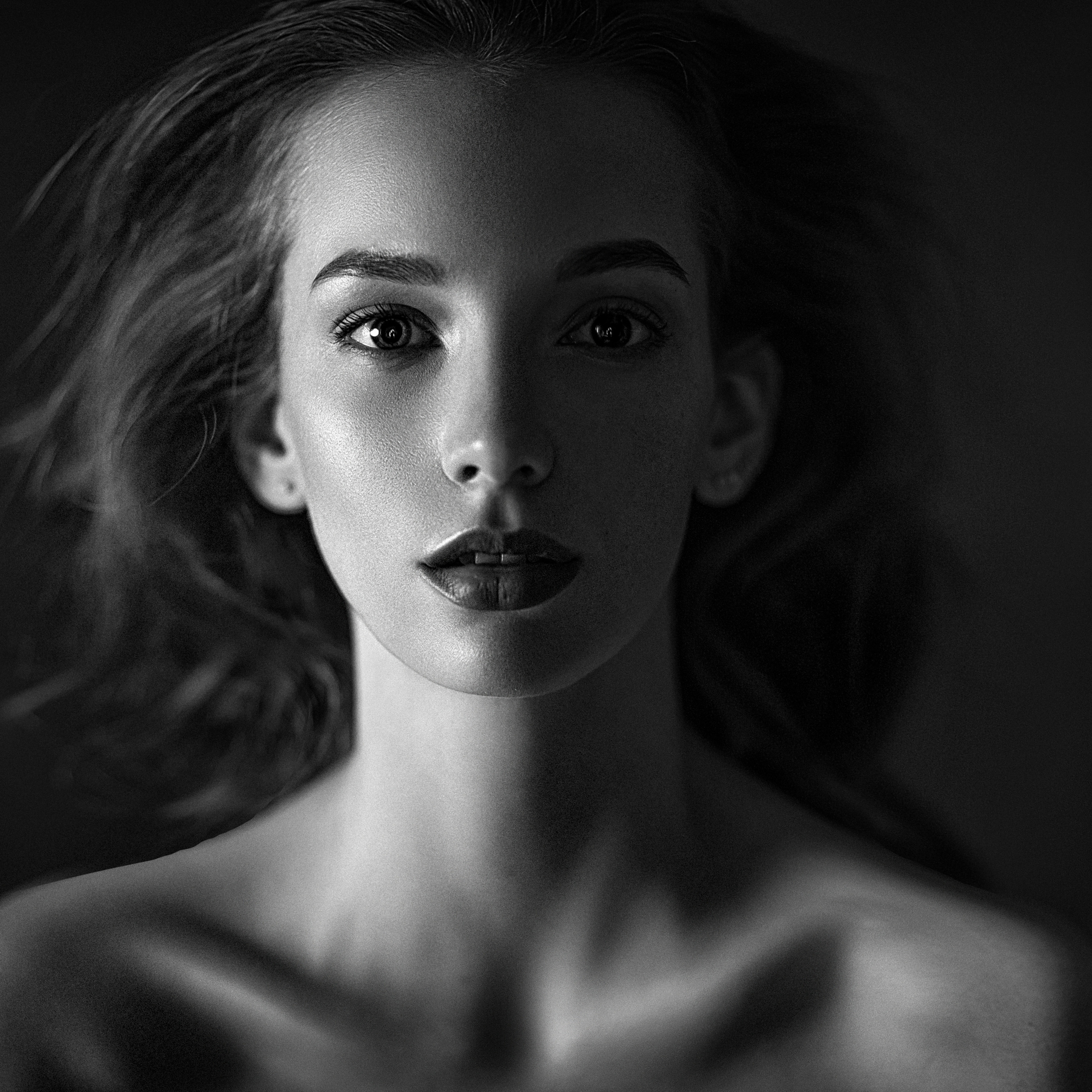 Фотограф Мыльников Павел,снимаю портреты в СПб и также возможен выезд в другие города. https://mylnikov-paul.com/