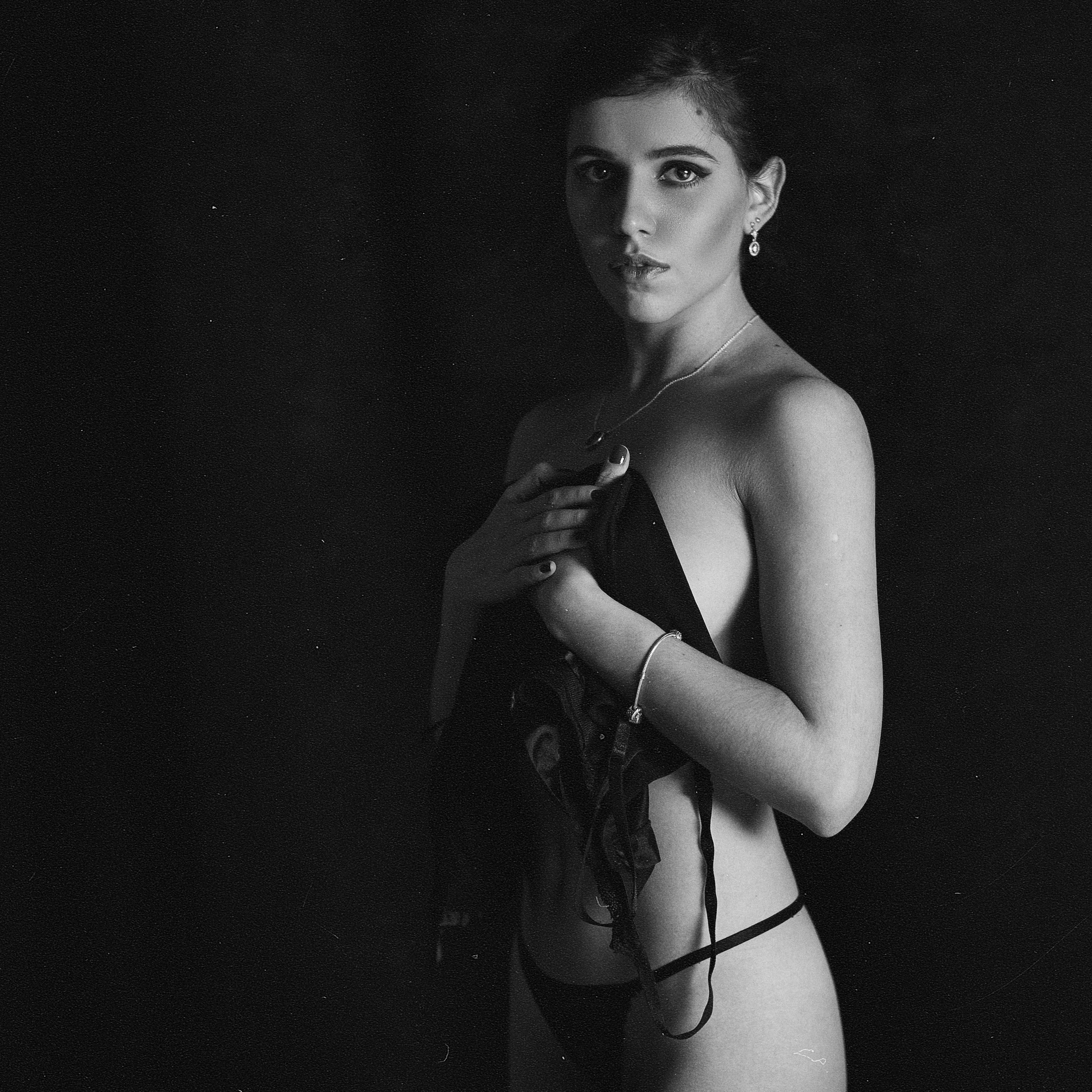 Фотограф Мыльников Павел,снимаю портреты в СПб и также возможен выезд в другие города. https://mylnikov-paul.com/