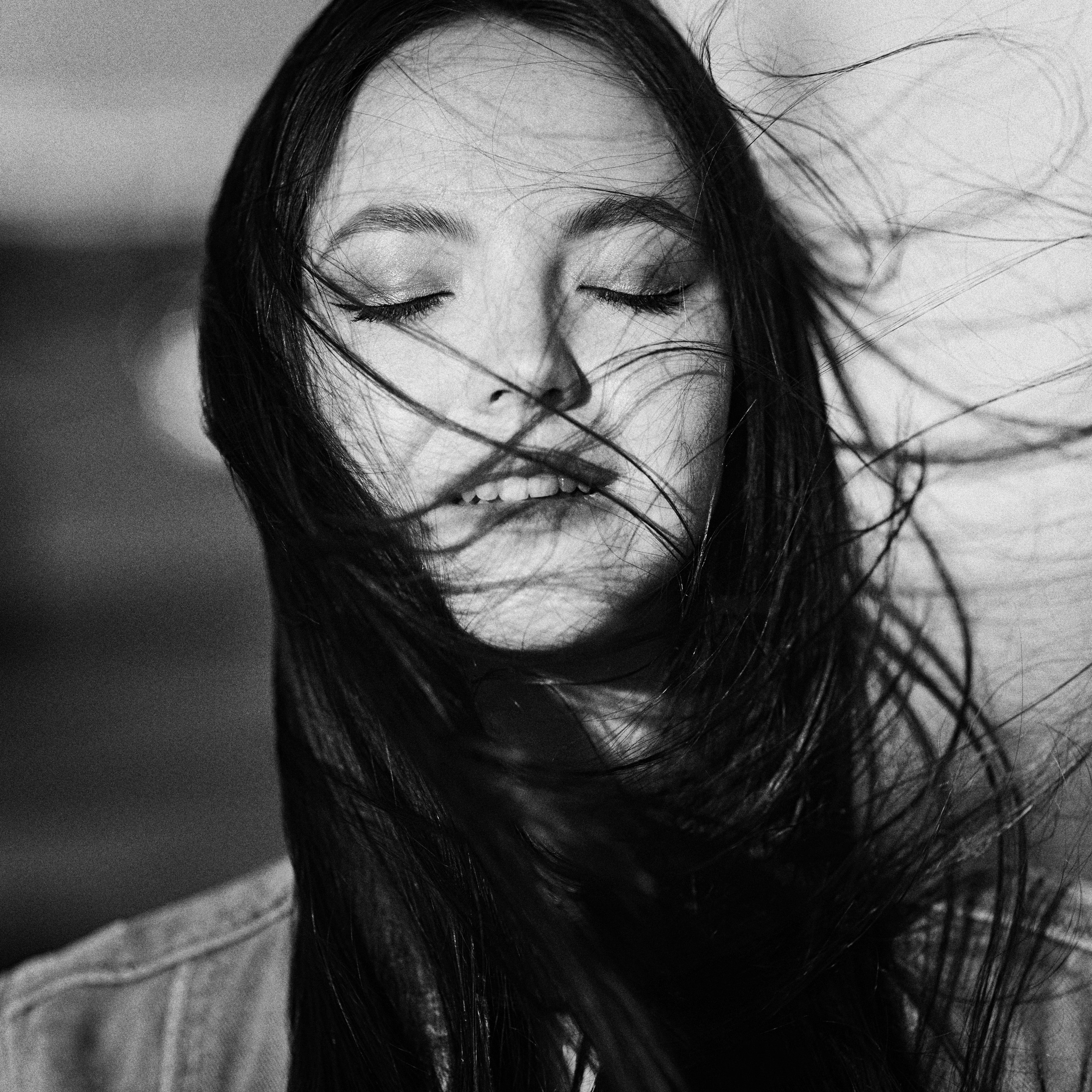 Фотограф Мыльников Павел,снимаю портреты в СПб и также возможен выезд в другие города. https://mylnikov-paul.com/