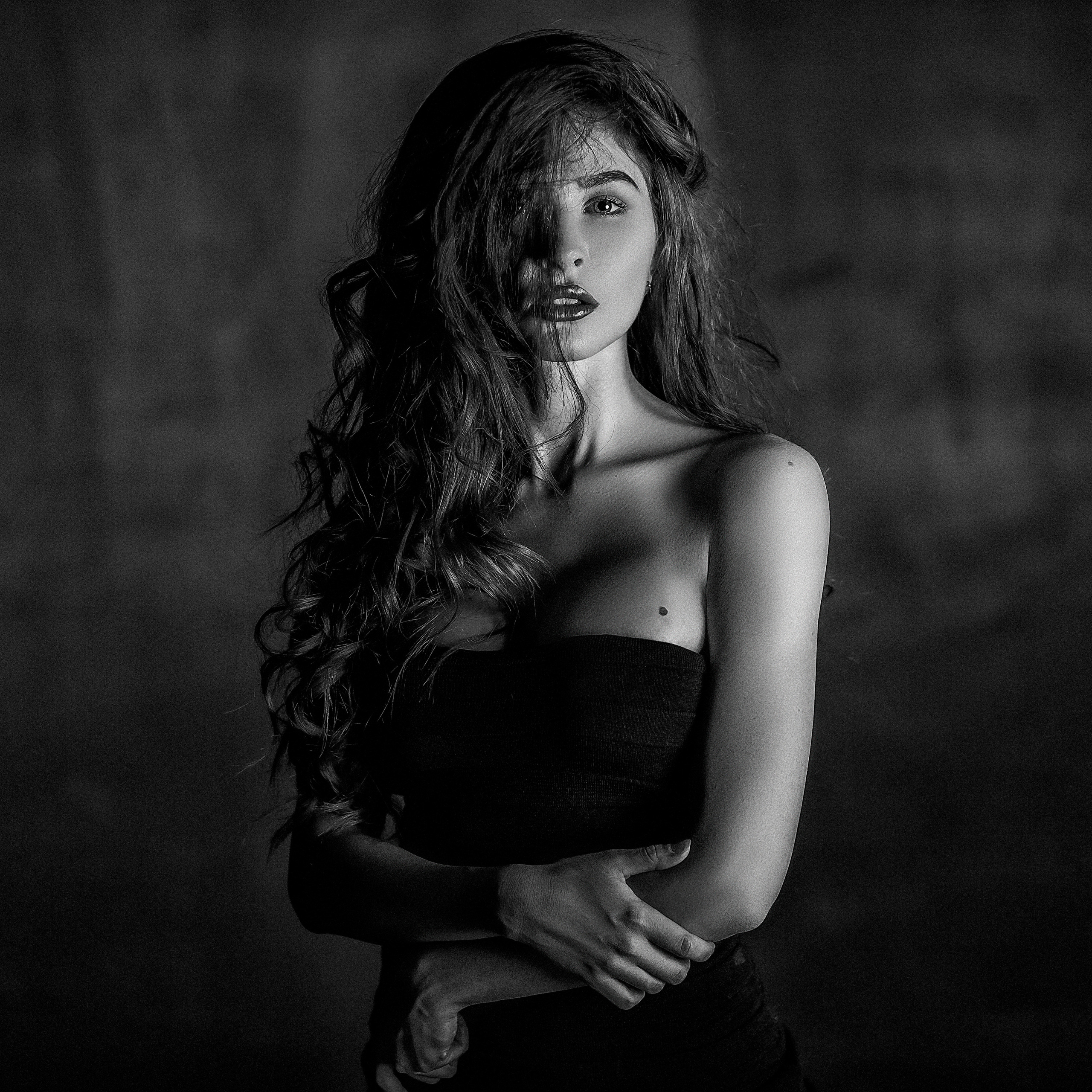 Фотограф Мыльников Павел,снимаю портреты в СПб и также возможен выезд в другие города. https://mylnikov-paul.com/