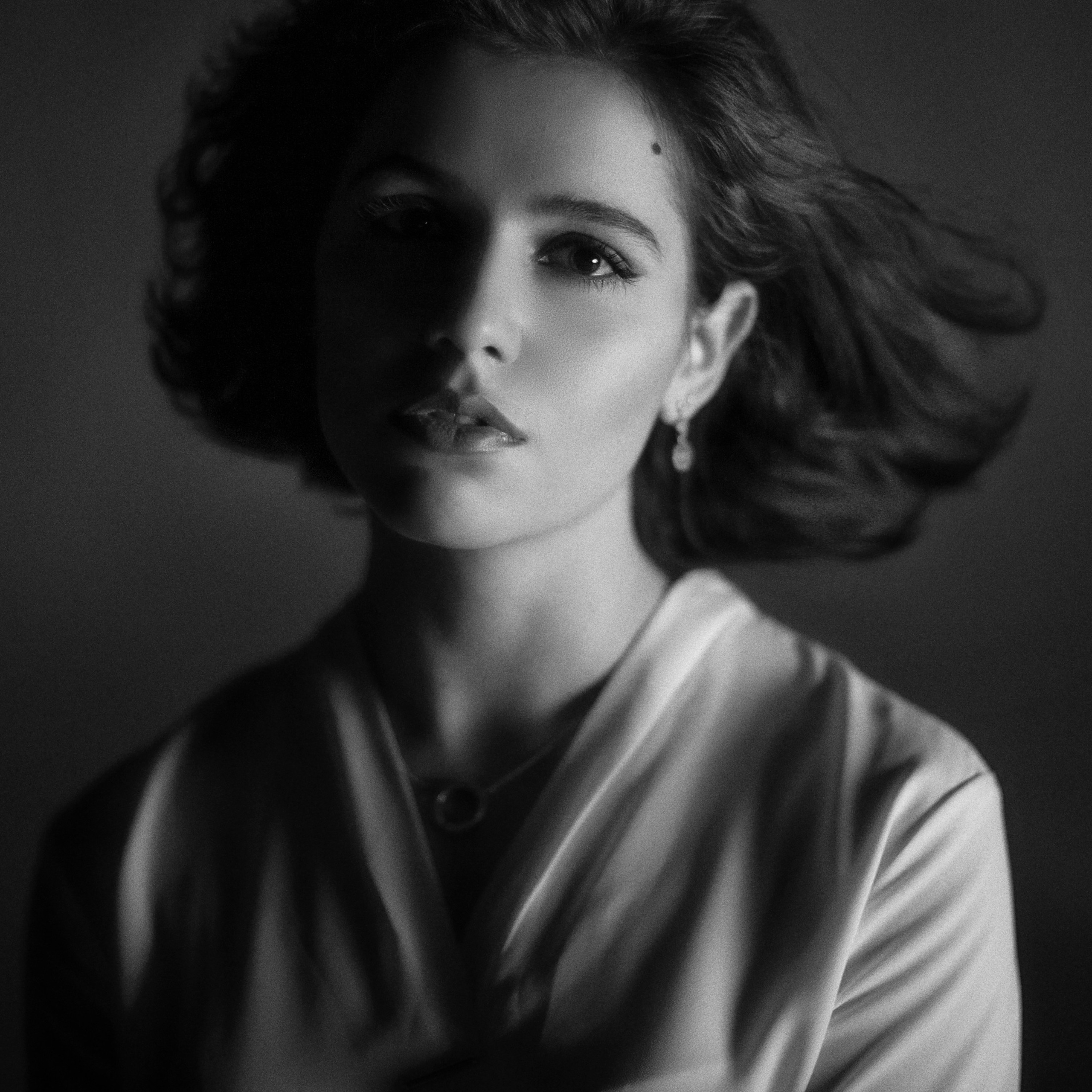 Фотограф Мыльников Павел,снимаю портреты в СПб и также возможен выезд в другие города. https://mylnikov-paul.com/