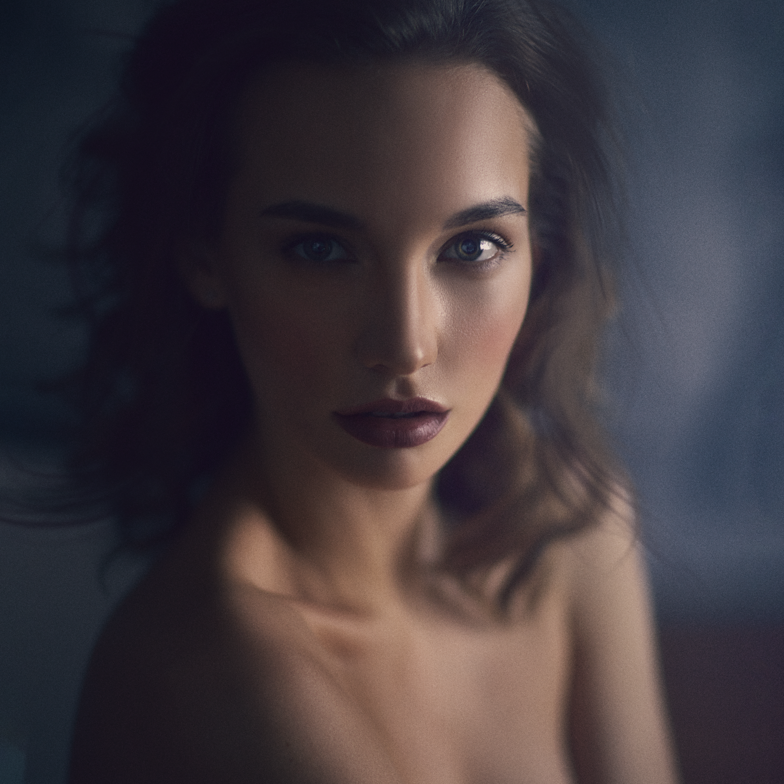 Фотограф Мыльников Павел,снимаю портреты в СПб и также возможен выезд в другие города. https://mylnikov-paul.com/