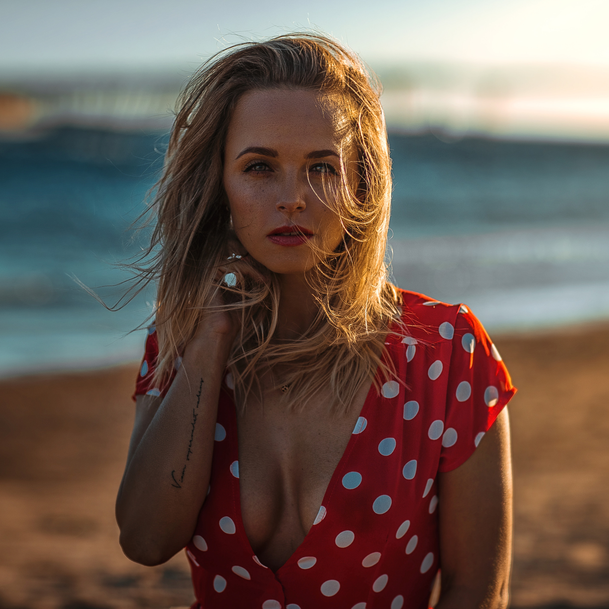 Фотограф Мыльников Павел,снимаю портреты в СПб и также возможен выезд в другие города. https://mylnikov-paul.com/