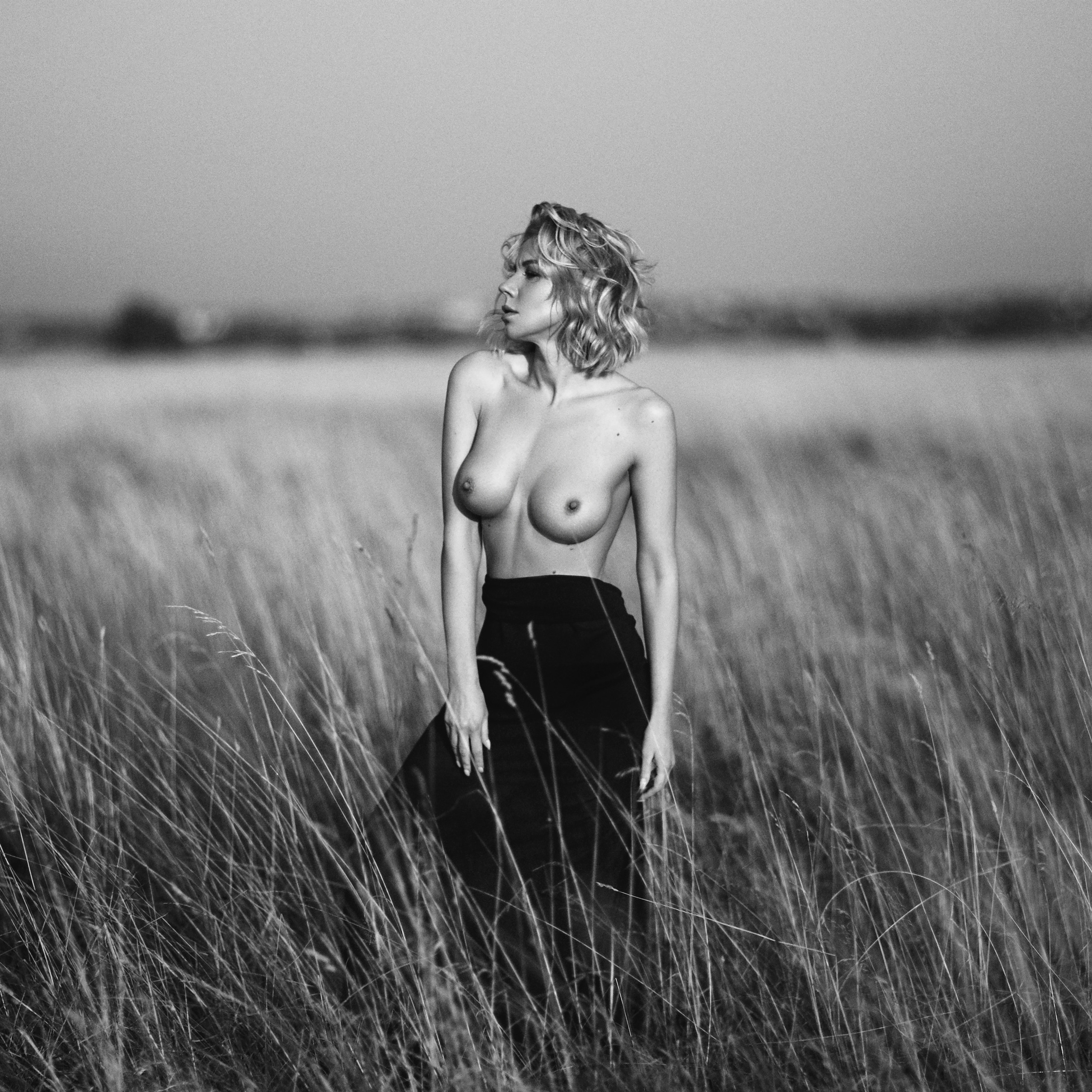 Фотограф Мыльников Павел,снимаю портреты в СПб и также возможен выезд в другие города. https://mylnikov-paul.com/