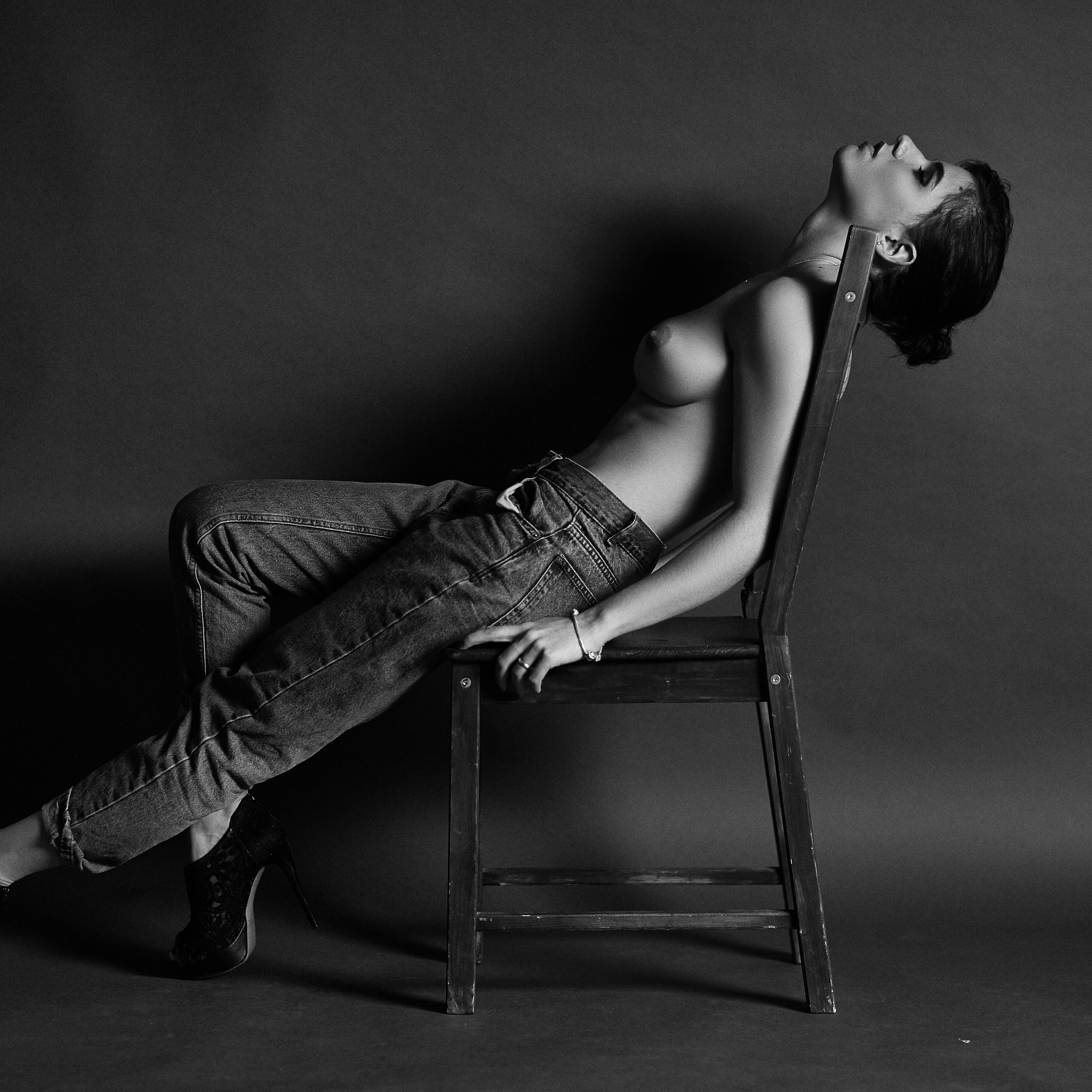 Фотограф Мыльников Павел,снимаю портреты в СПб и также возможен выезд в другие города. https://mylnikov-paul.com/