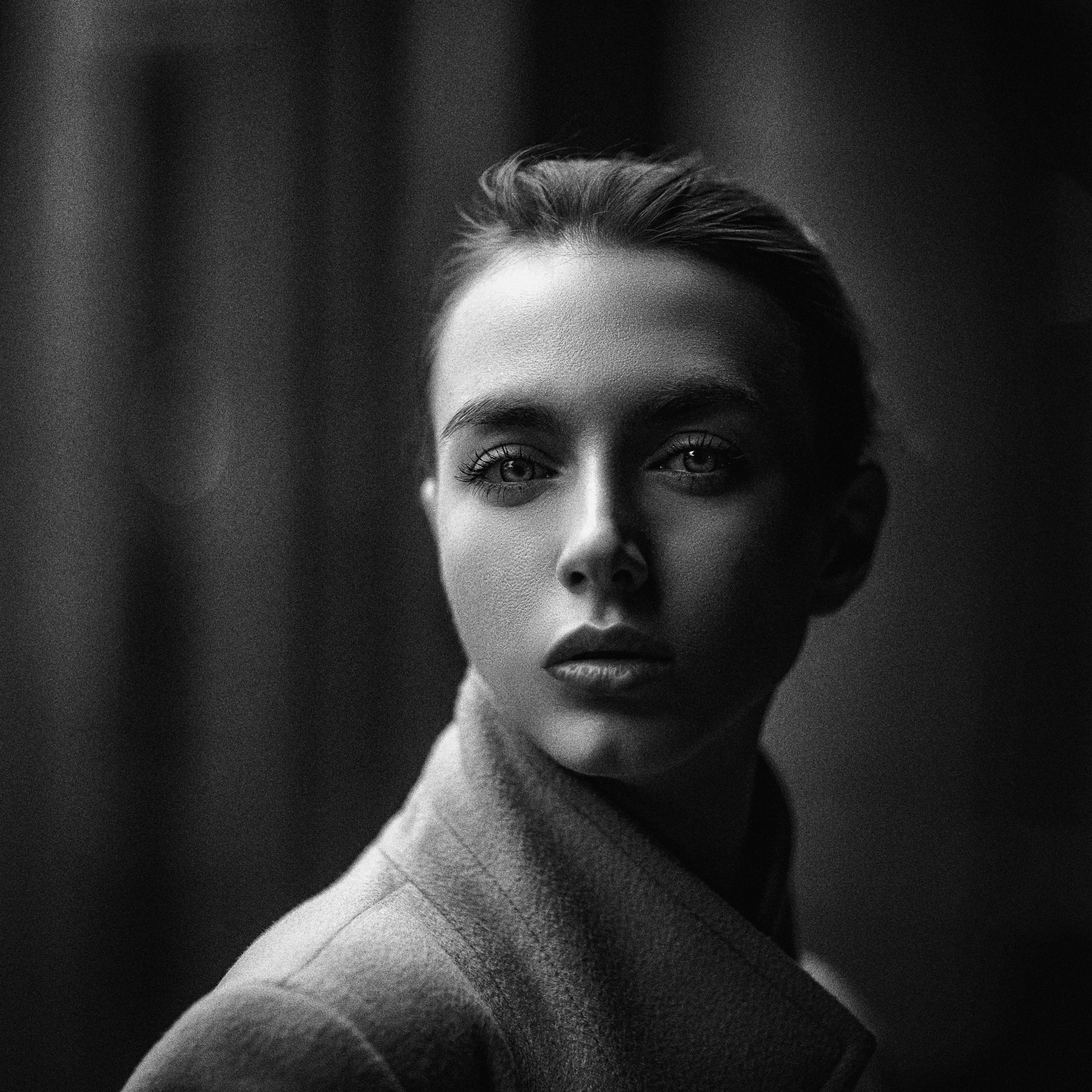 Фотограф Мыльников Павел,снимаю портреты в СПб и также возможен выезд в другие города. https://mylnikov-paul.com/