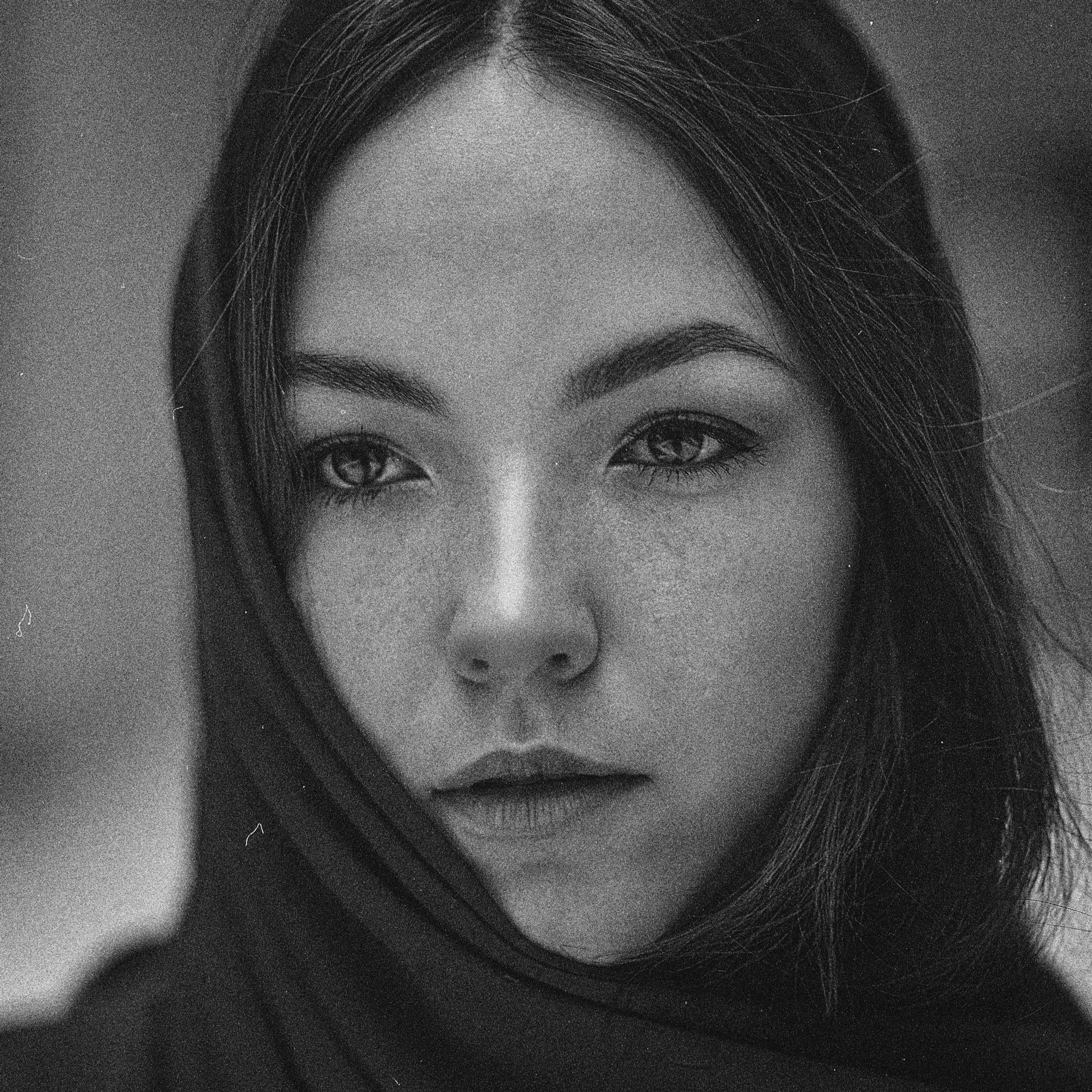 Фотограф Мыльников Павел,снимаю портреты в СПб и также возможен выезд в другие города. https://mylnikov-paul.com/