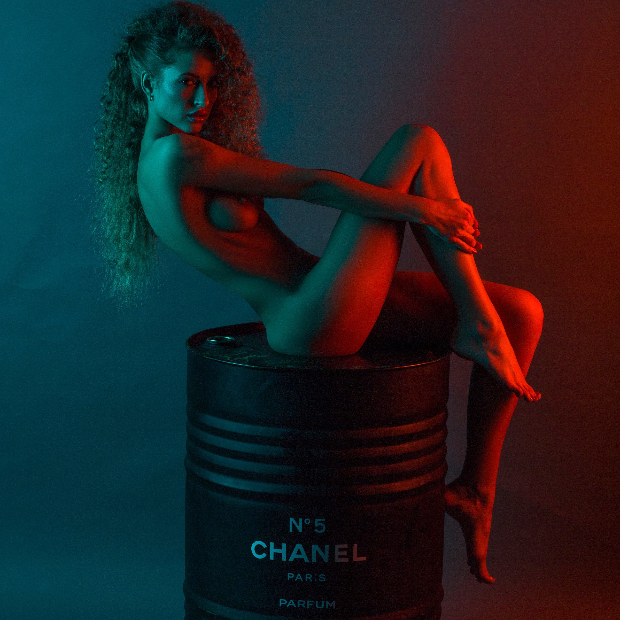 Фотограф Мыльников Павел,снимаю портреты в СПб и также возможен выезд в другие города. https://mylnikov-paul.com/