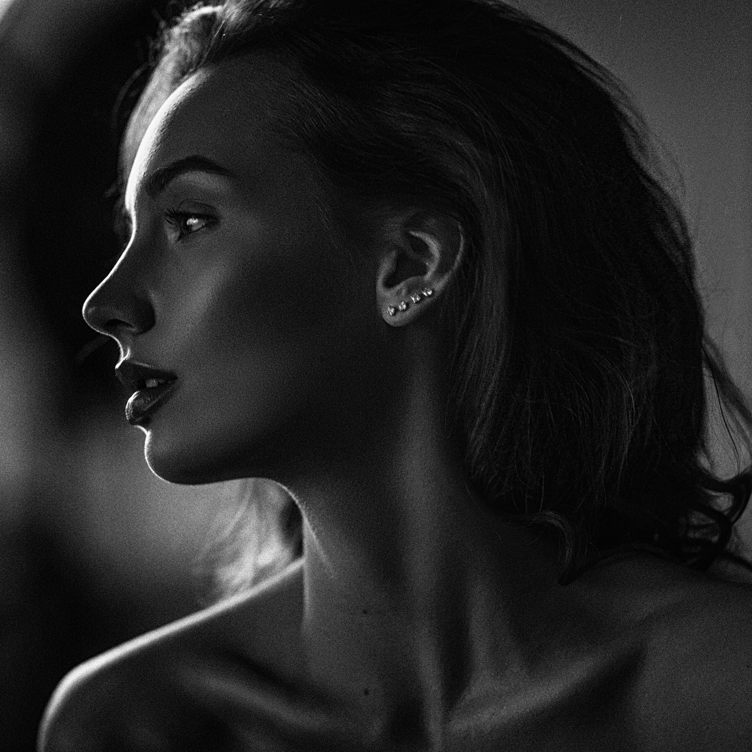 Фотограф Мыльников Павел,снимаю портреты в СПб и также возможен выезд в другие города. https://mylnikov-paul.com/