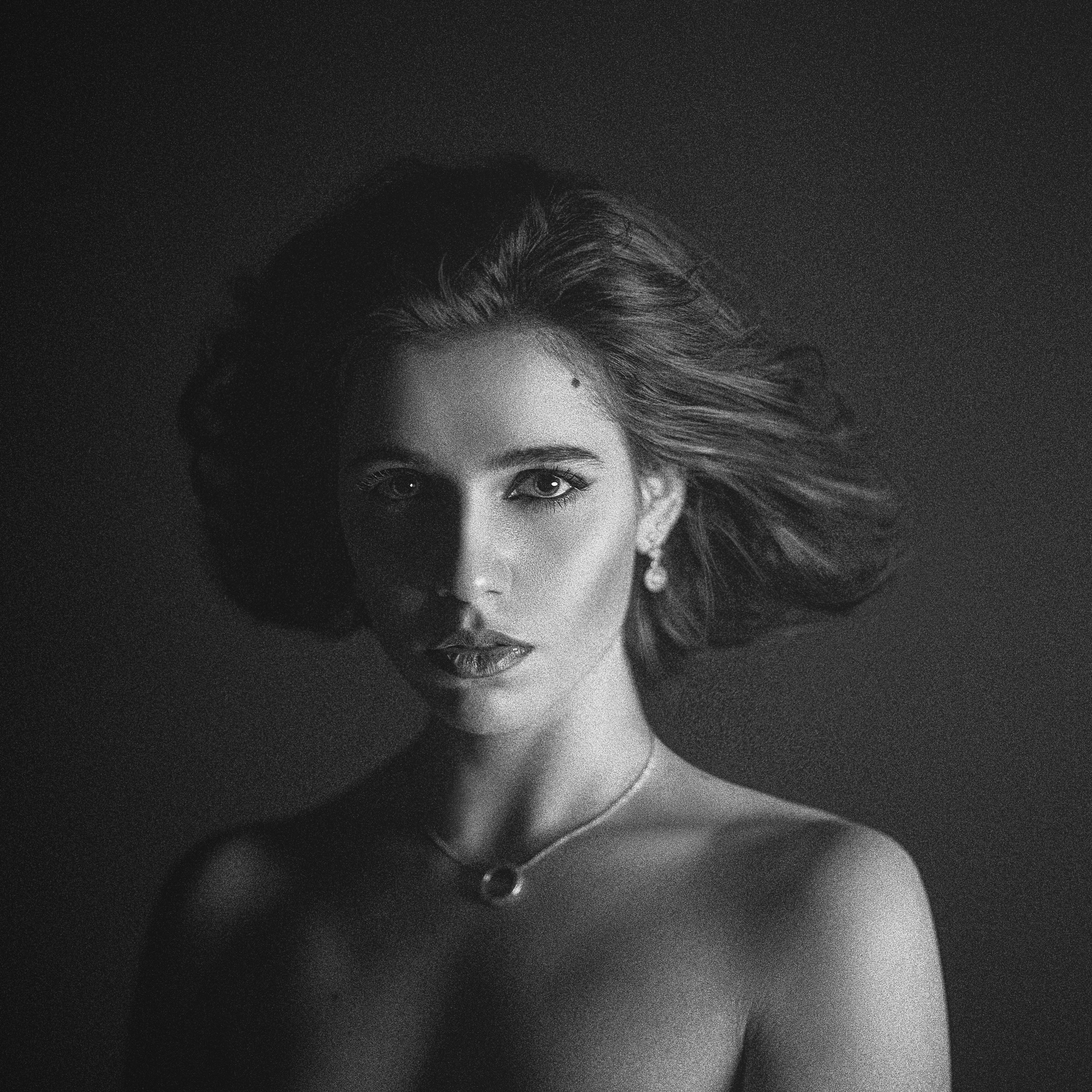 Фотограф Мыльников Павел,снимаю портреты в СПб и также возможен выезд в другие города. https://mylnikov-paul.com/