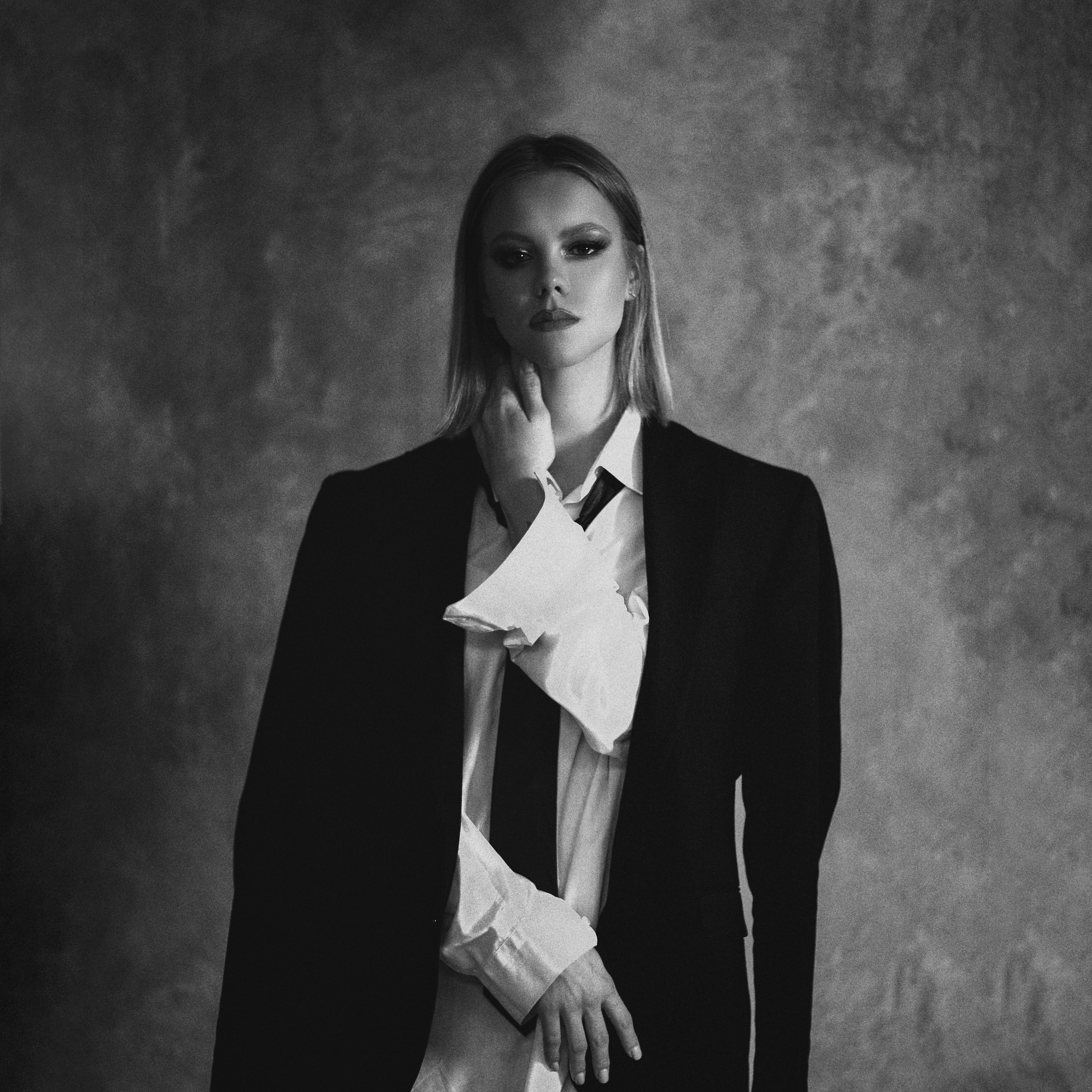 Фотограф Мыльников Павел,снимаю портреты в СПб и также возможен выезд в другие города. https://mylnikov-paul.com/