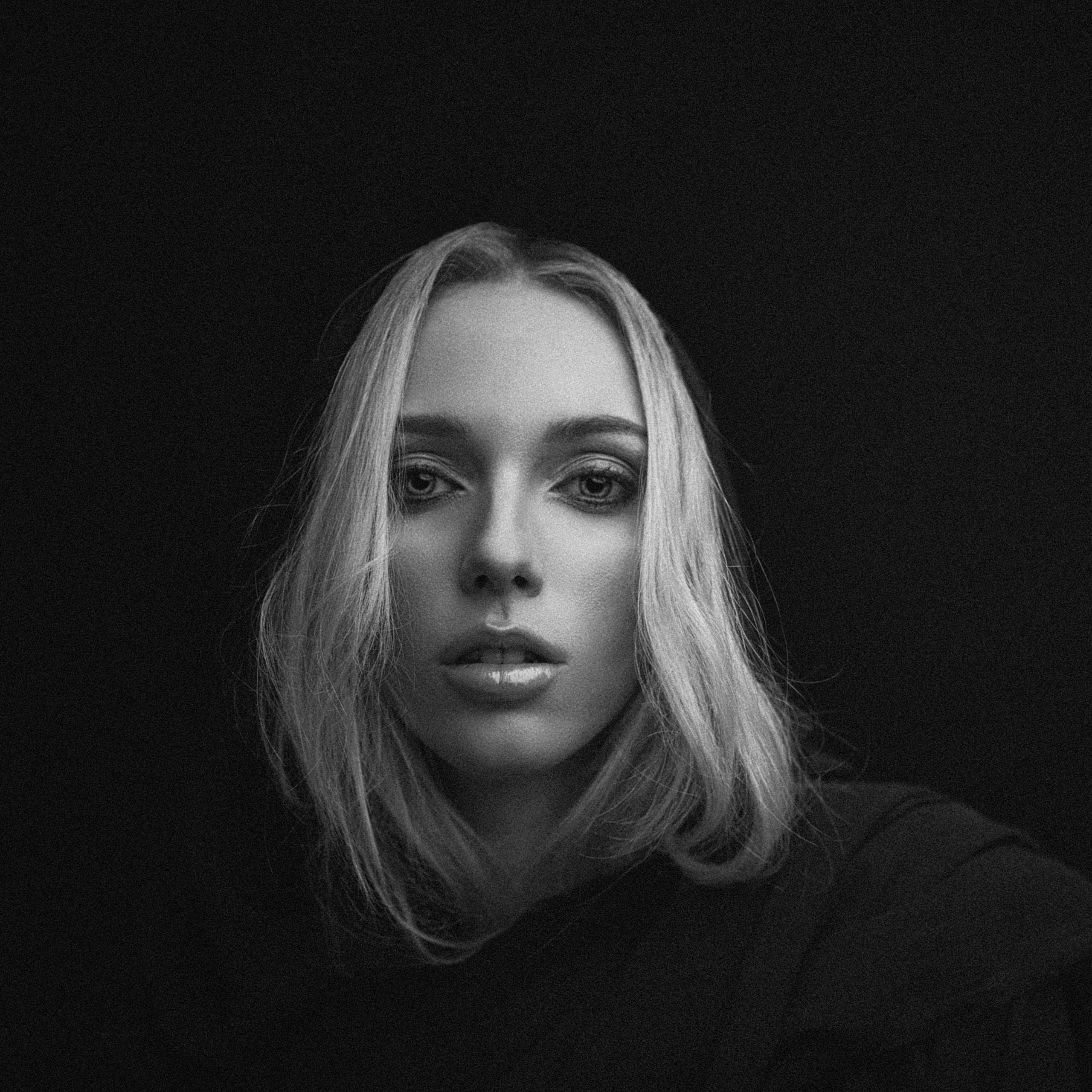 Фотограф Мыльников Павел,снимаю портреты в СПб и также возможен выезд в другие города. https://mylnikov-paul.com/