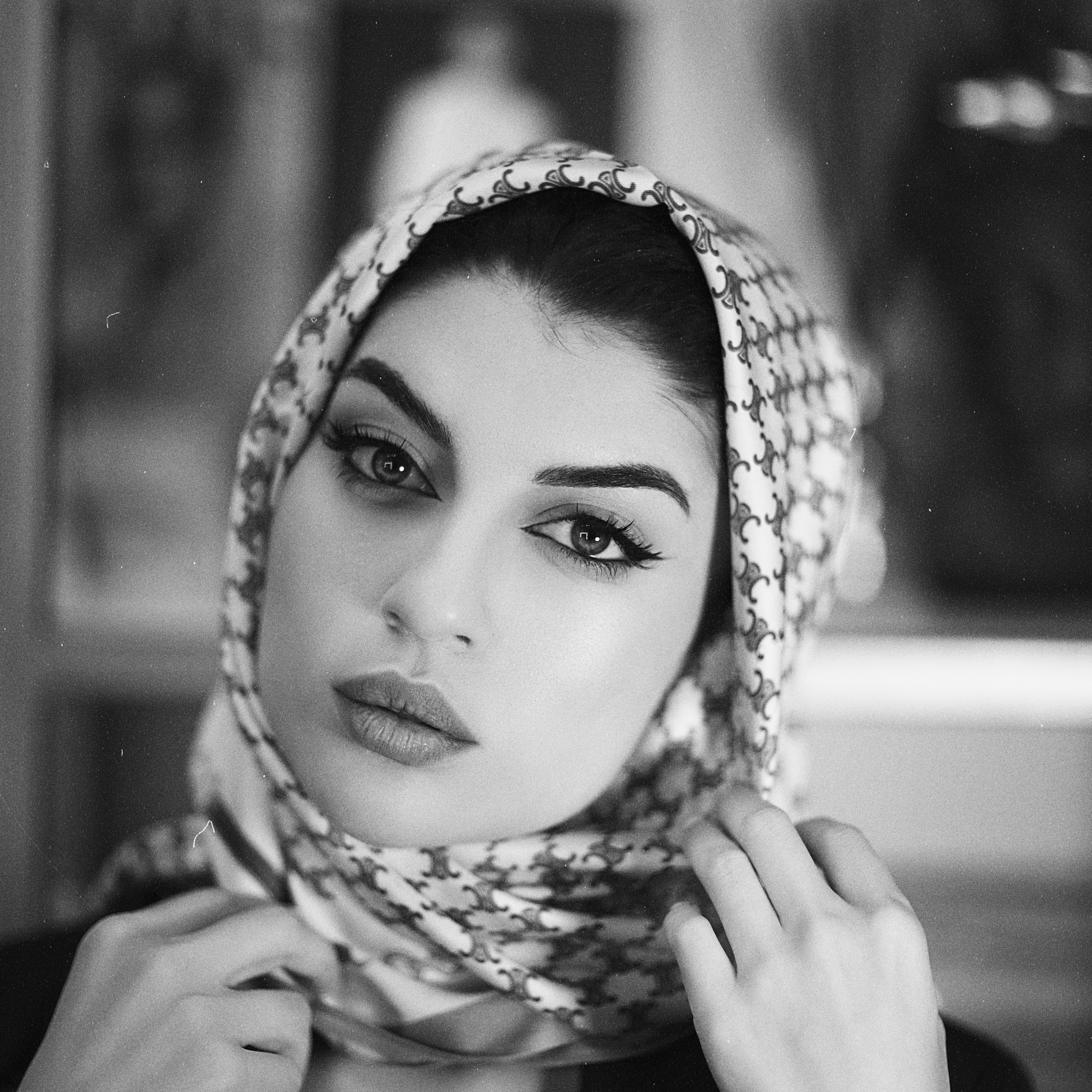 Фотограф Мыльников Павел,снимаю портреты в СПб и также возможен выезд в другие города. https://mylnikov-paul.com/