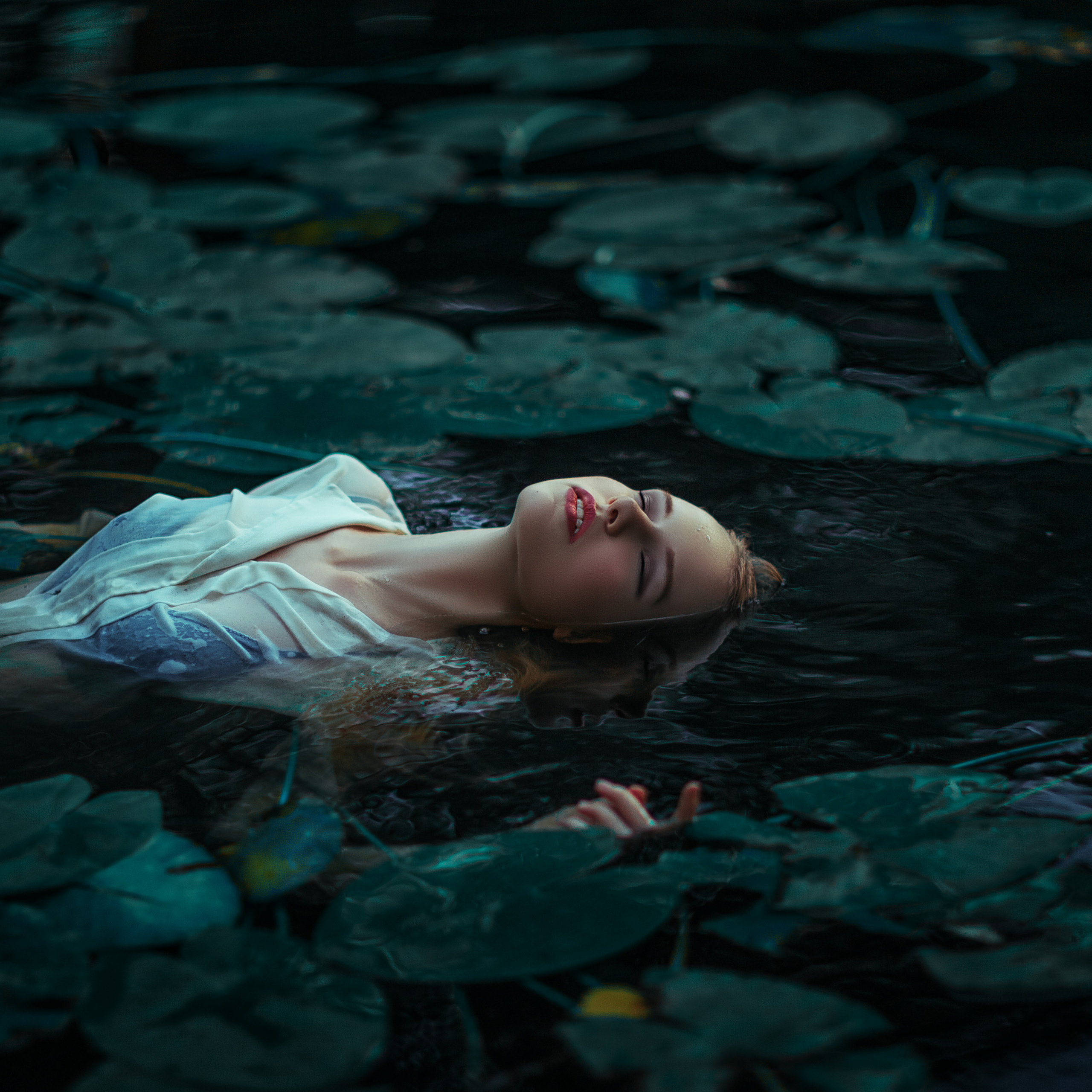 Фотограф Мыльников Павел,снимаю портреты в СПб и также возможен выезд в другие города. https://mylnikov-paul.com/