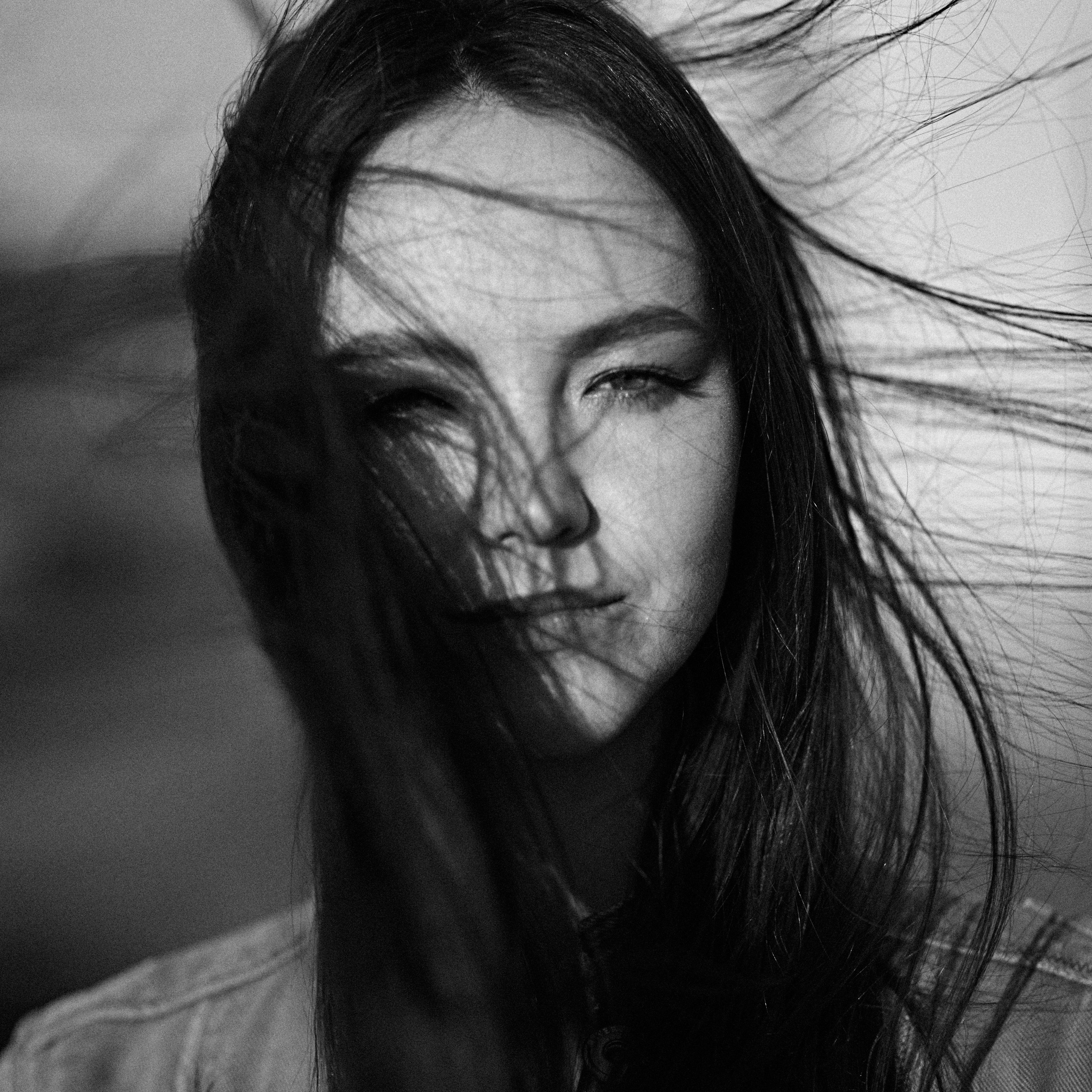 Фотограф Мыльников Павел,снимаю портреты в СПб и также возможен выезд в другие города. https://mylnikov-paul.com/