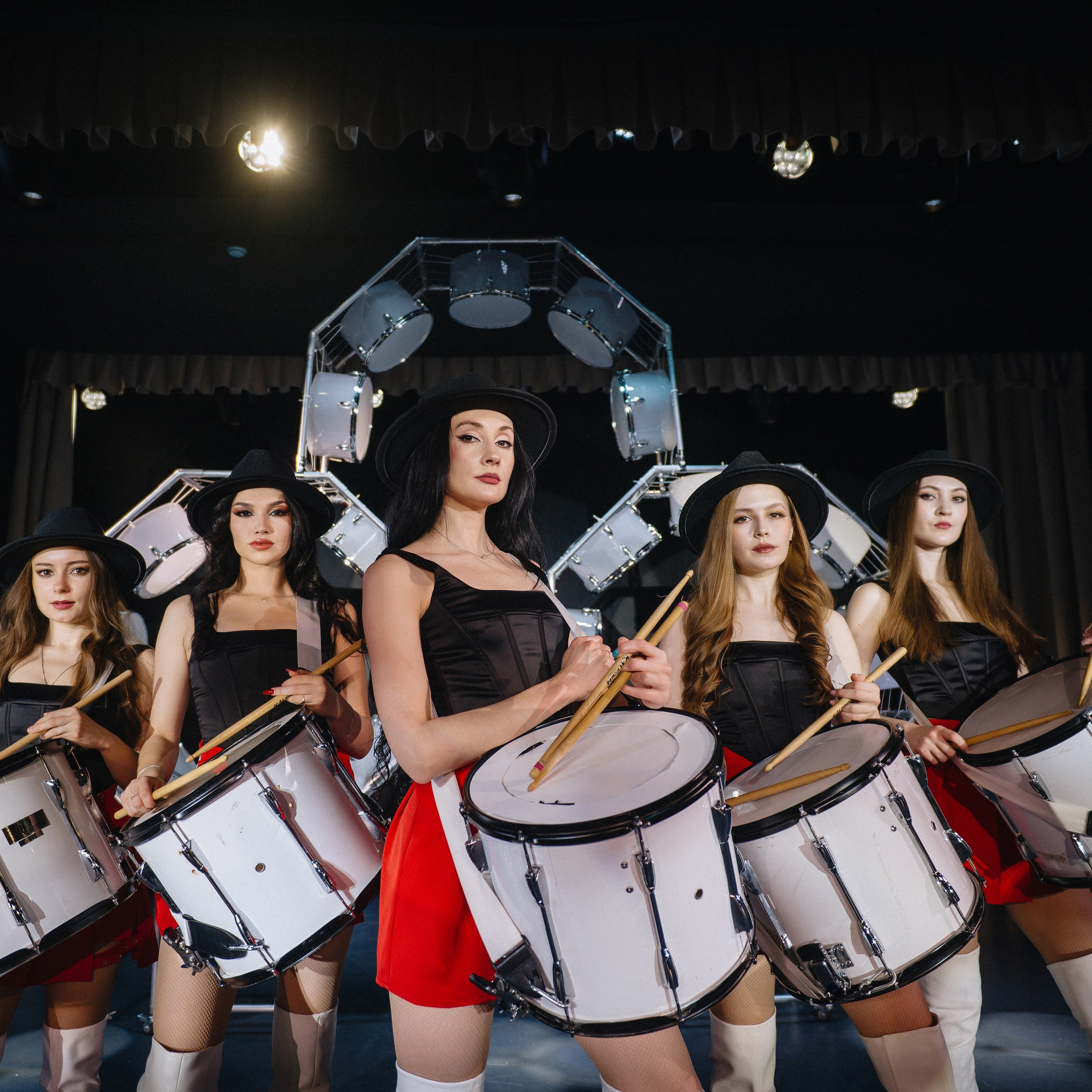 Костюмы Just Girls. Just Brass