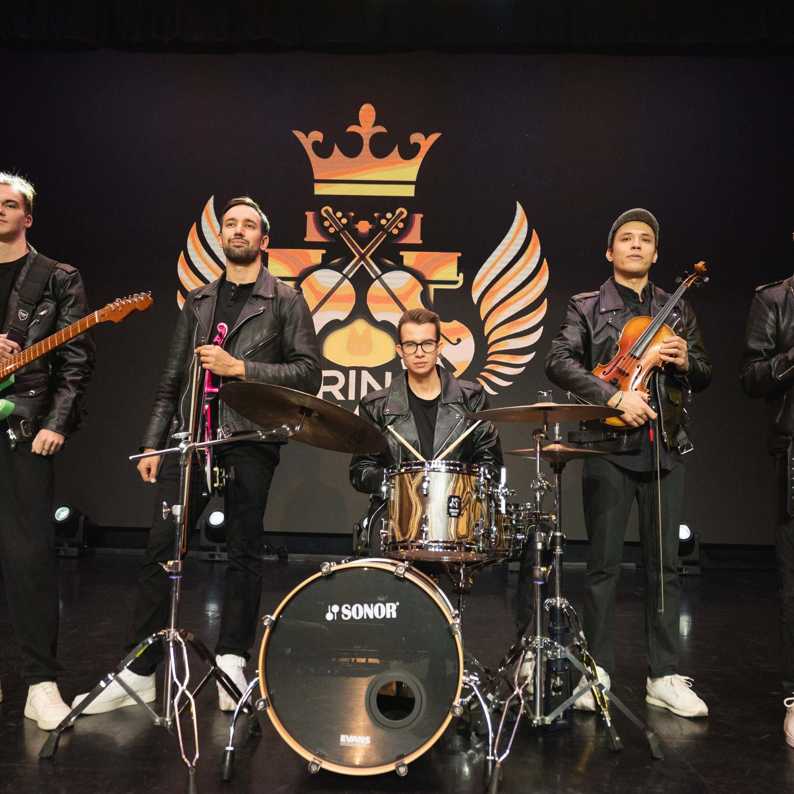 Костюмы Strings Men. Just Brass