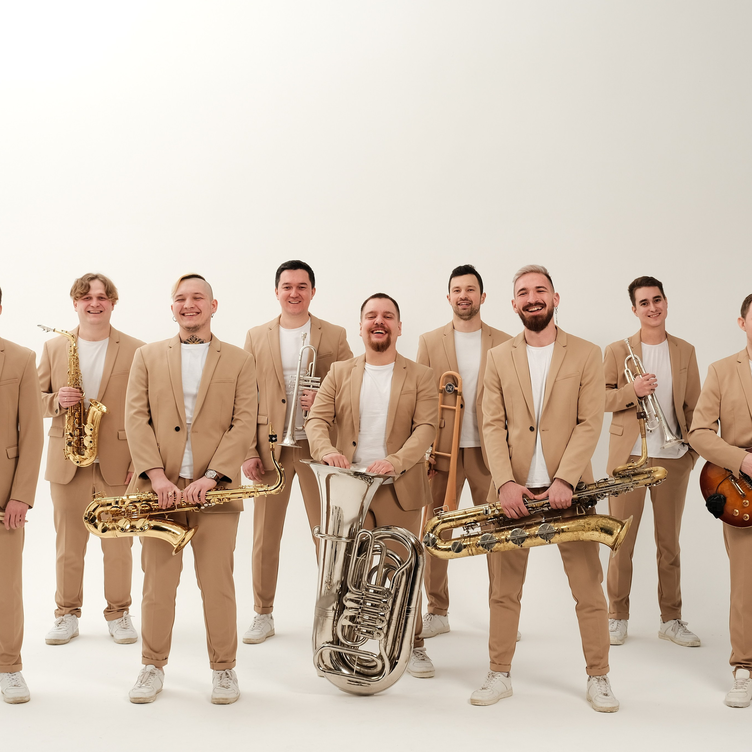 Костюмы JustBrass. Just Brass