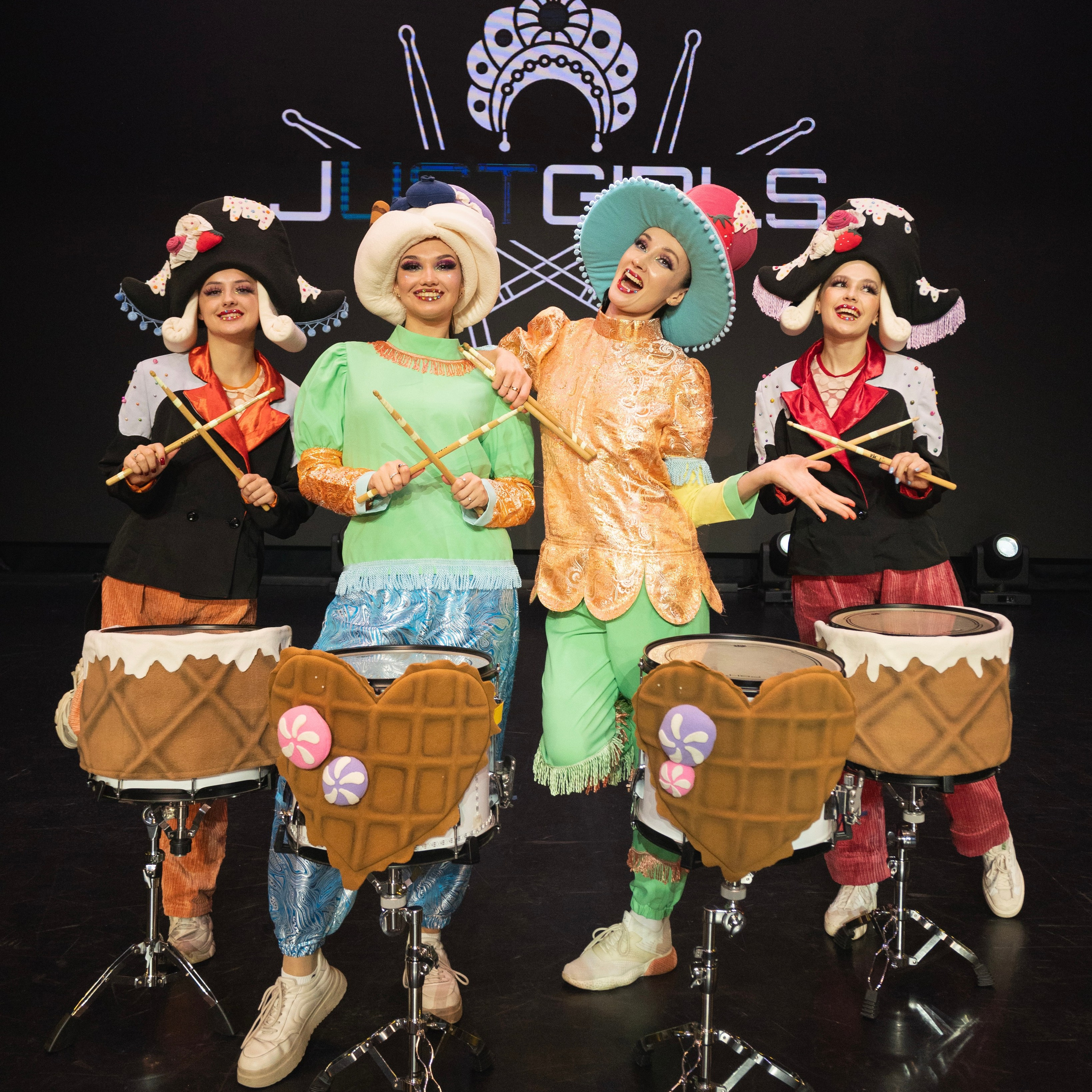 Костюмы Just Girls. Just Brass