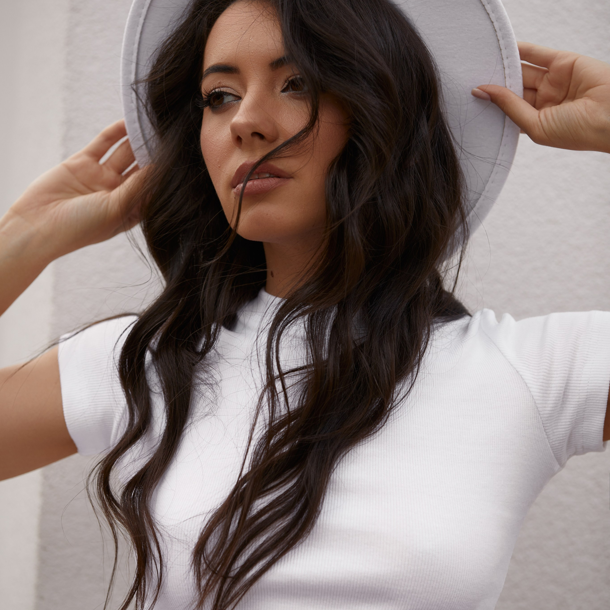 шляпа белая