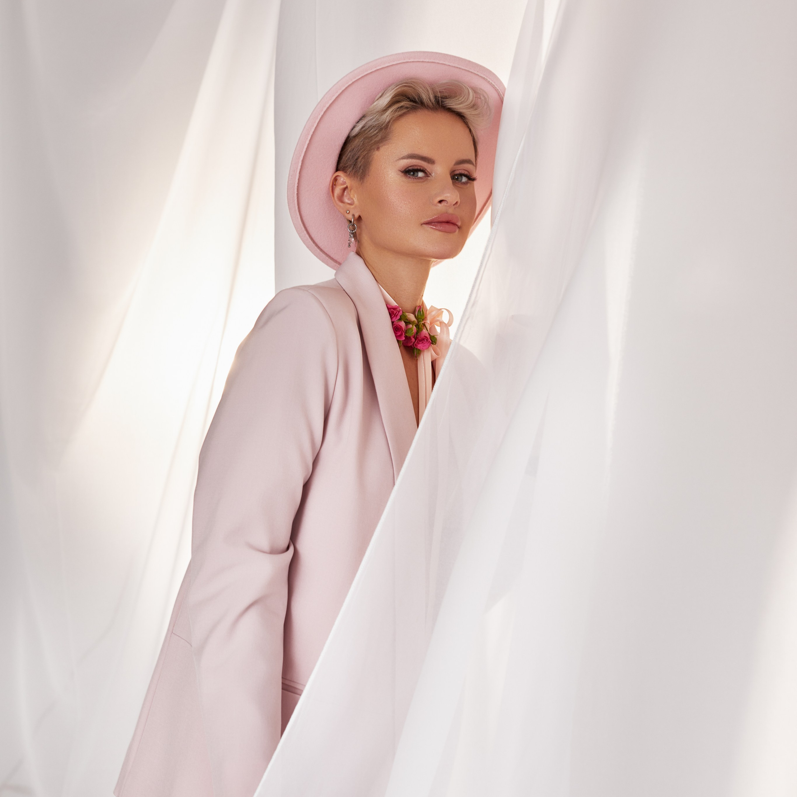 шляпа розовая