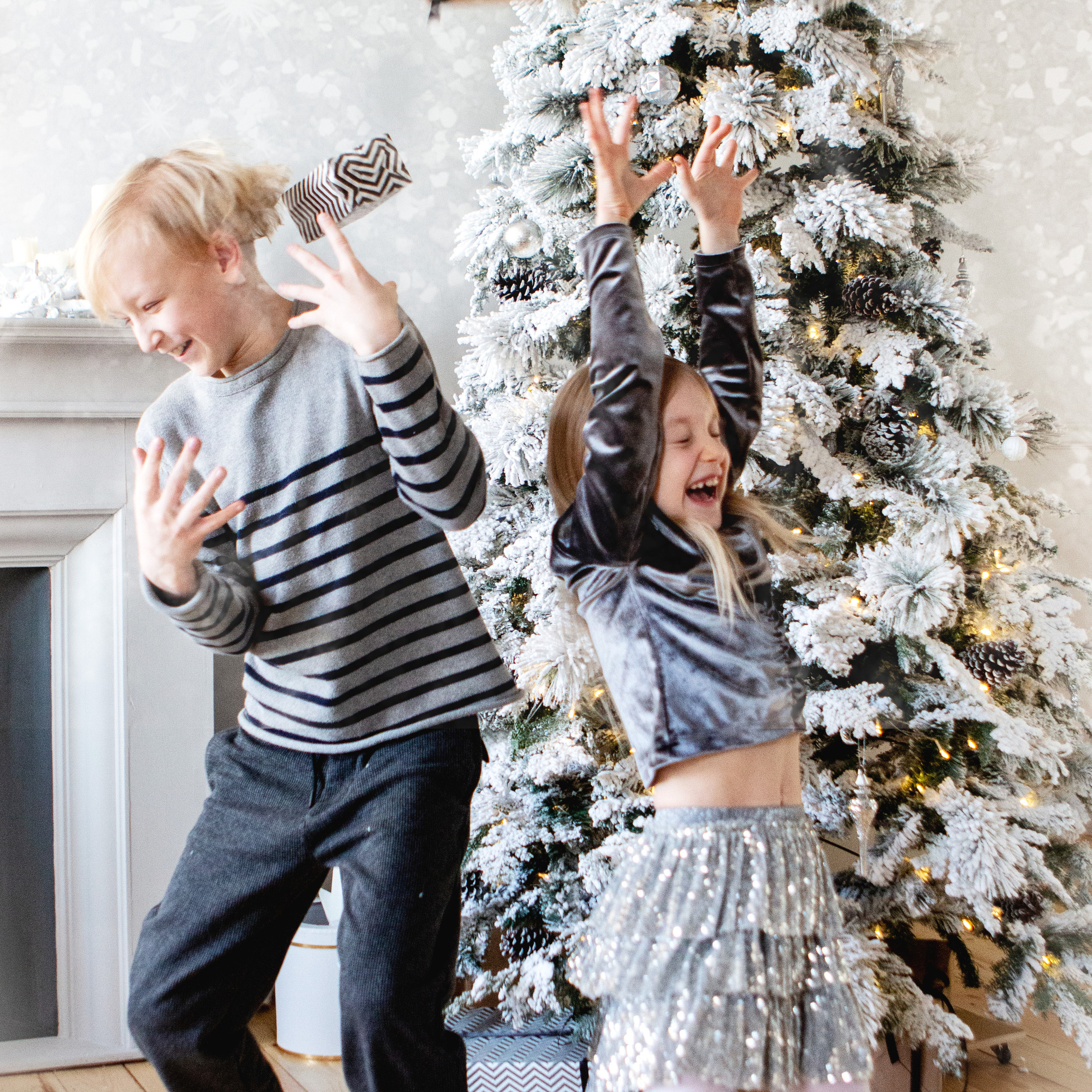 Замчательная семья и их четвероногий друг