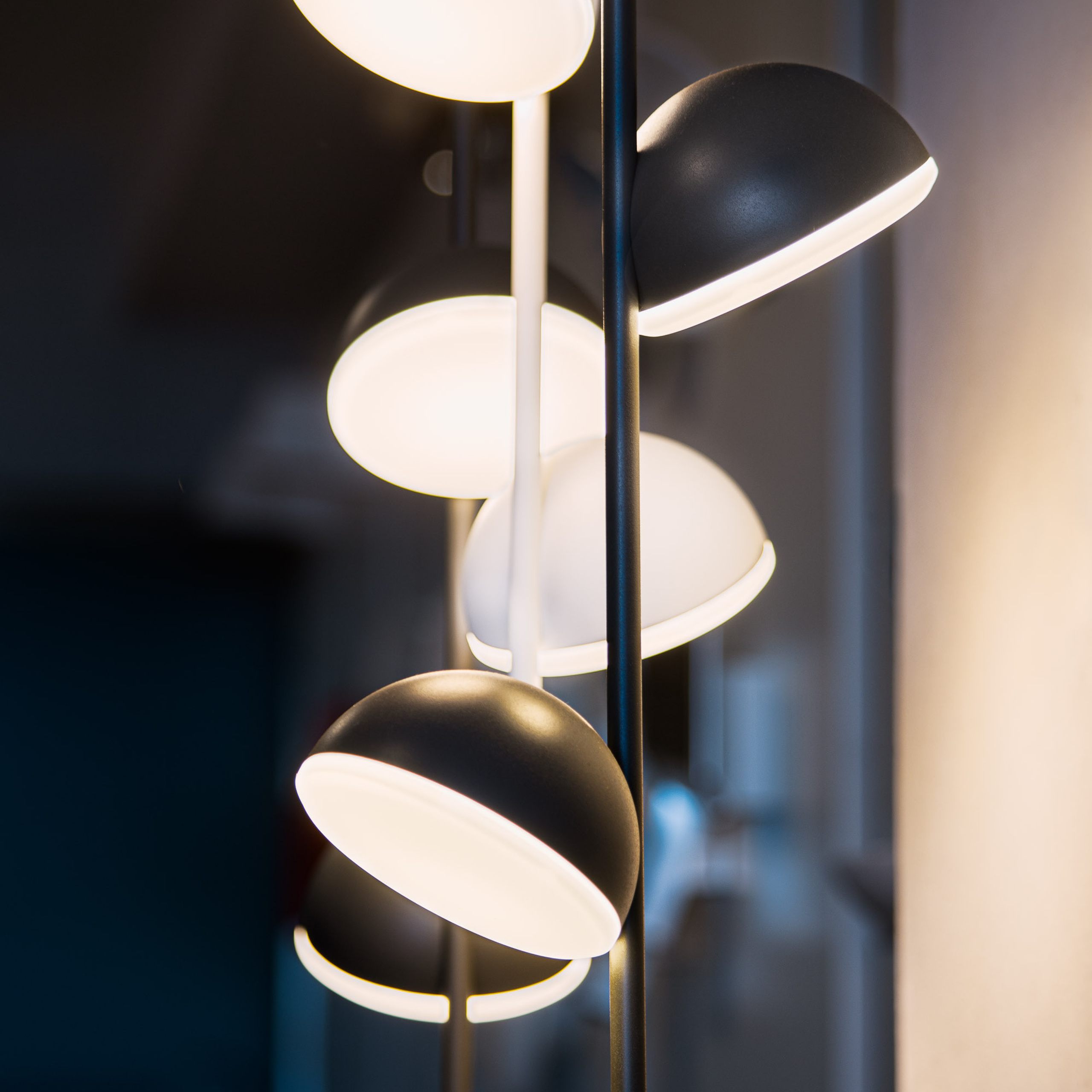 Магазин люстр и светильников испанского бренда. Видеограф Добромыслов