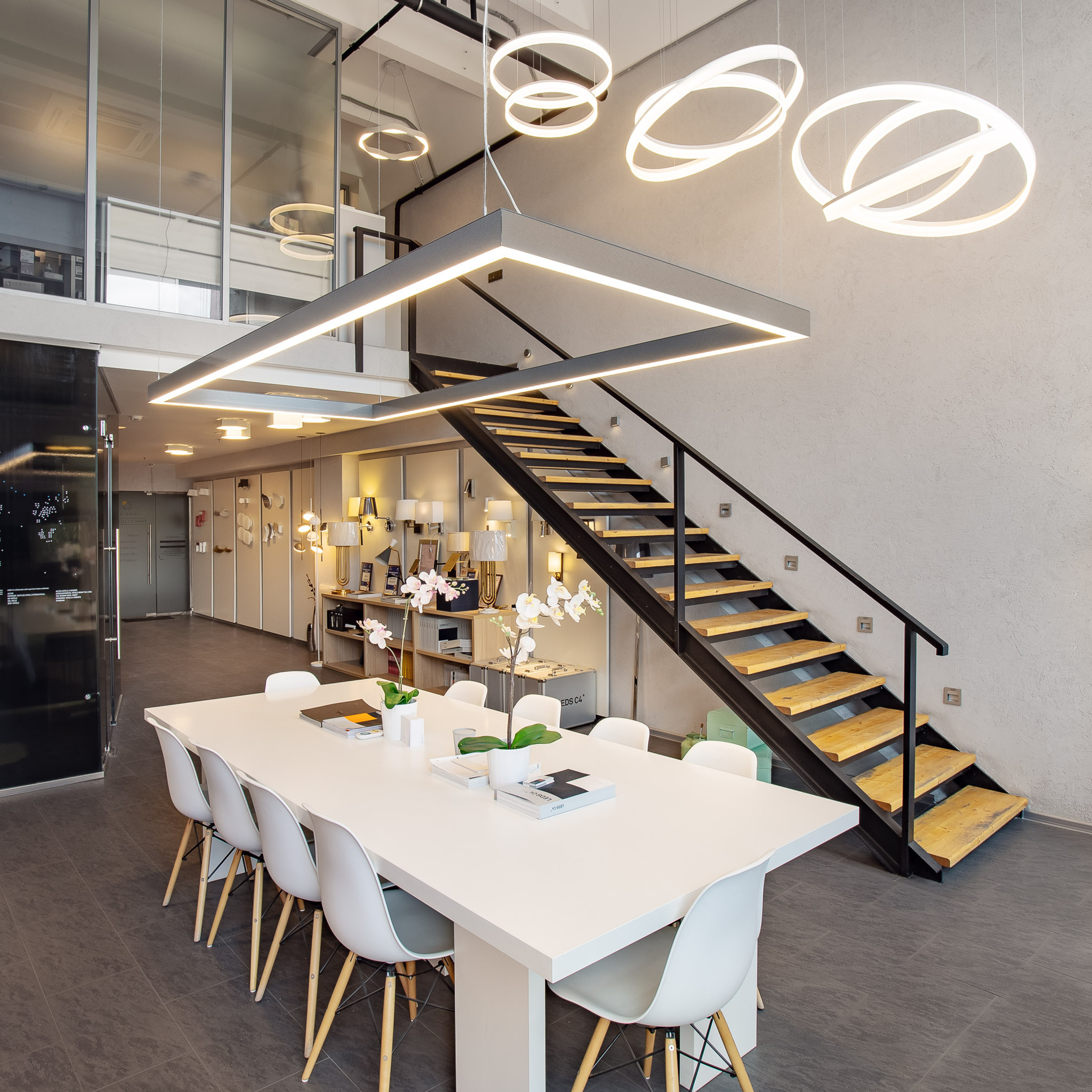 Магазин люстр и светильников испанского бренда