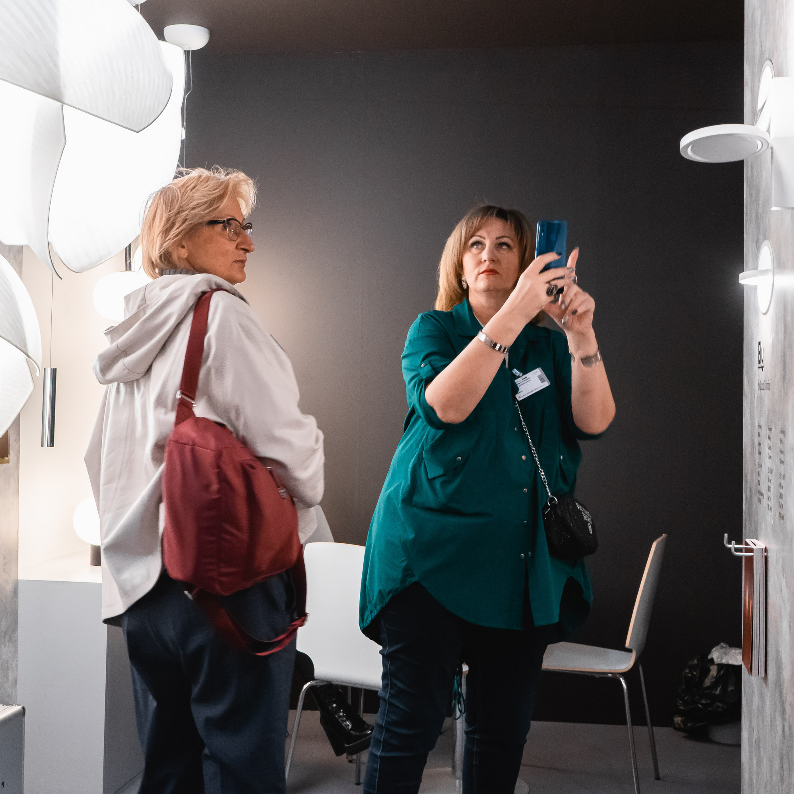 Производство светильников. Видеограф Добромыслов