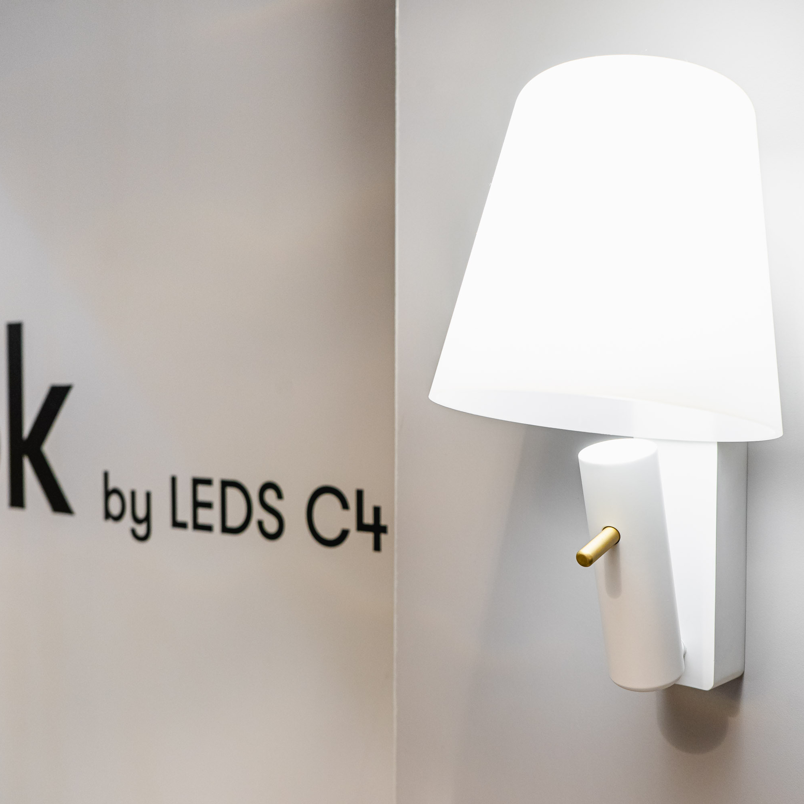 Производство светильников. Видеограф Добромыслов