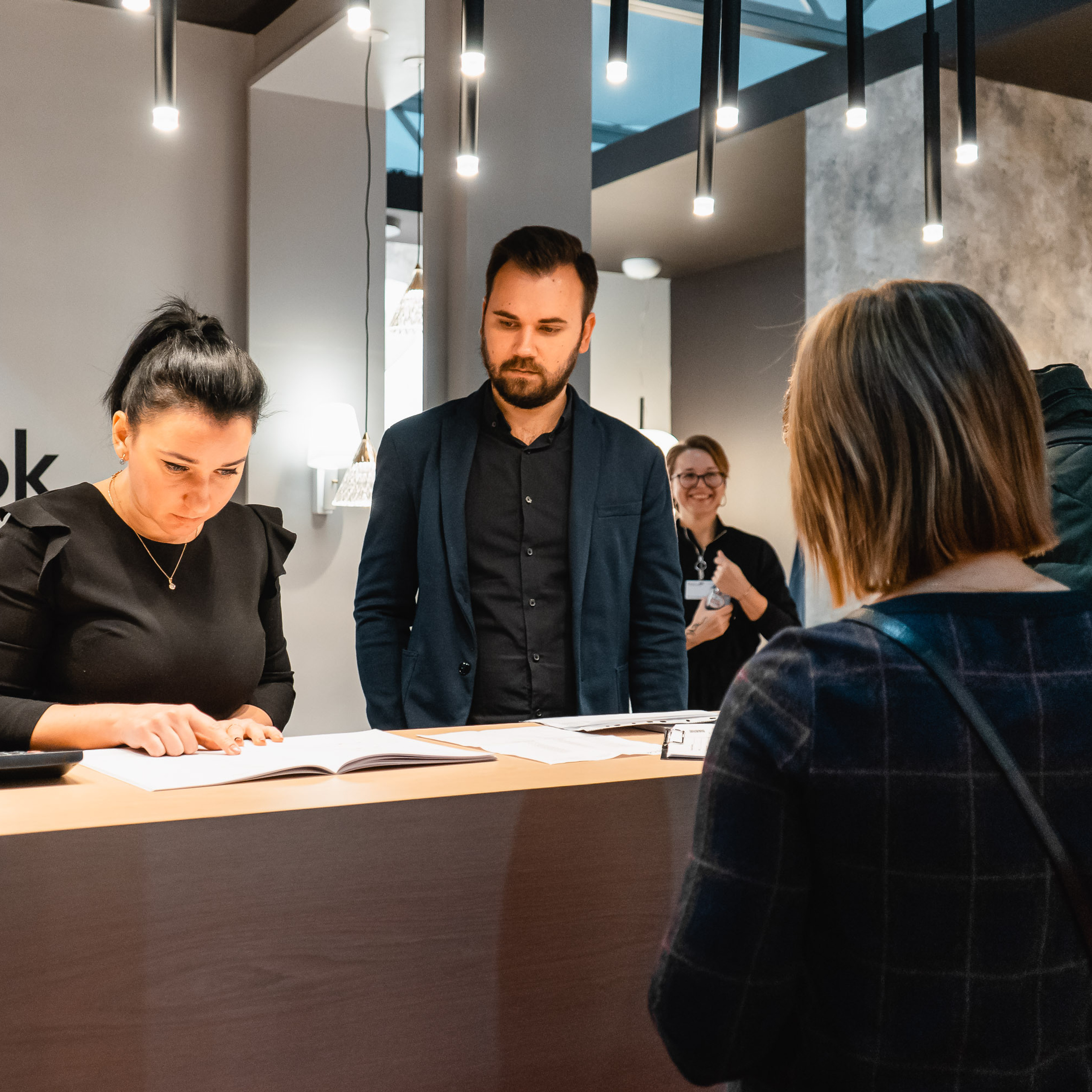 Производство светильников. Видеограф Добромыслов